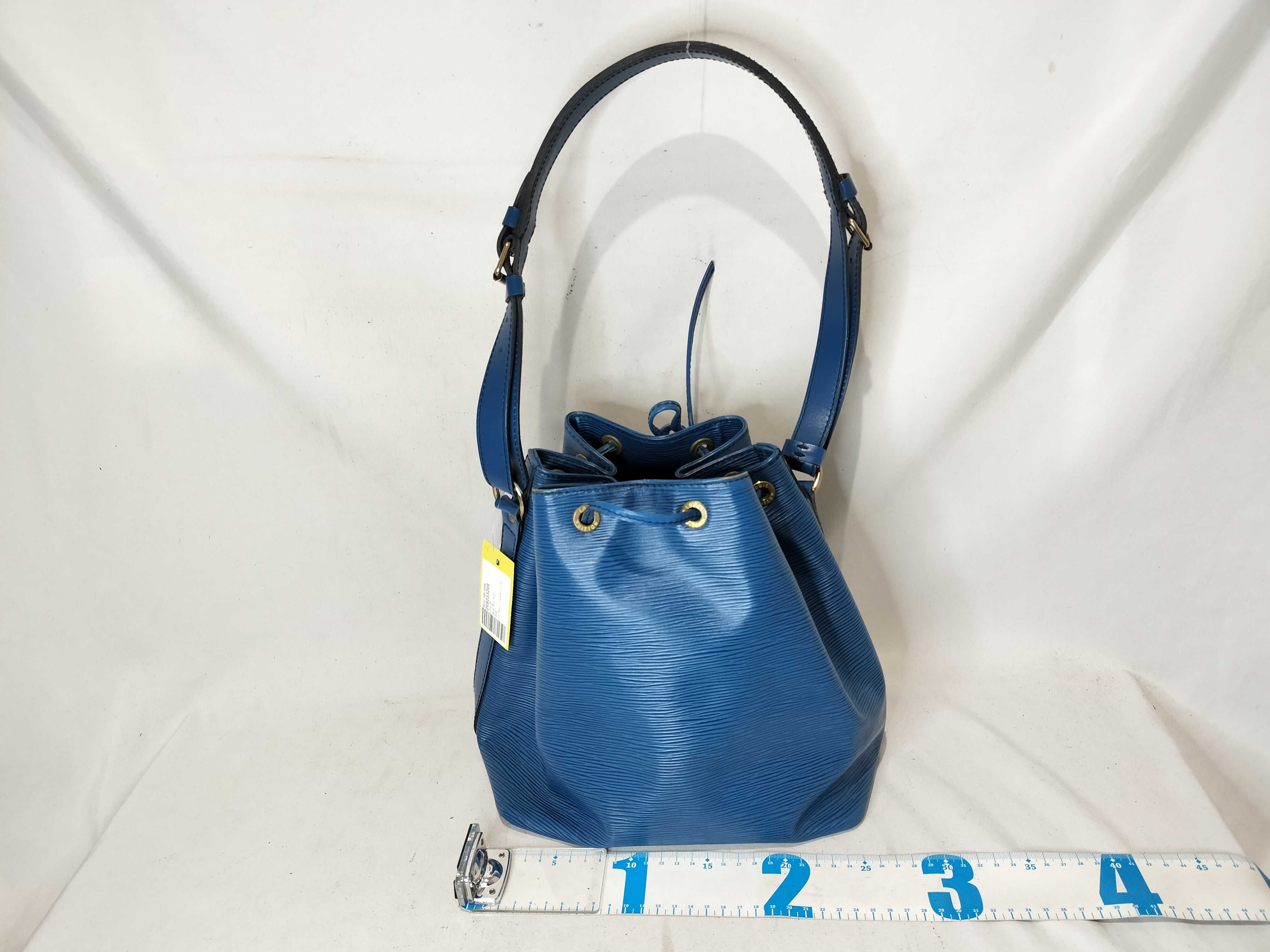 Epi Noe Blue Shoulder Bag — view 2