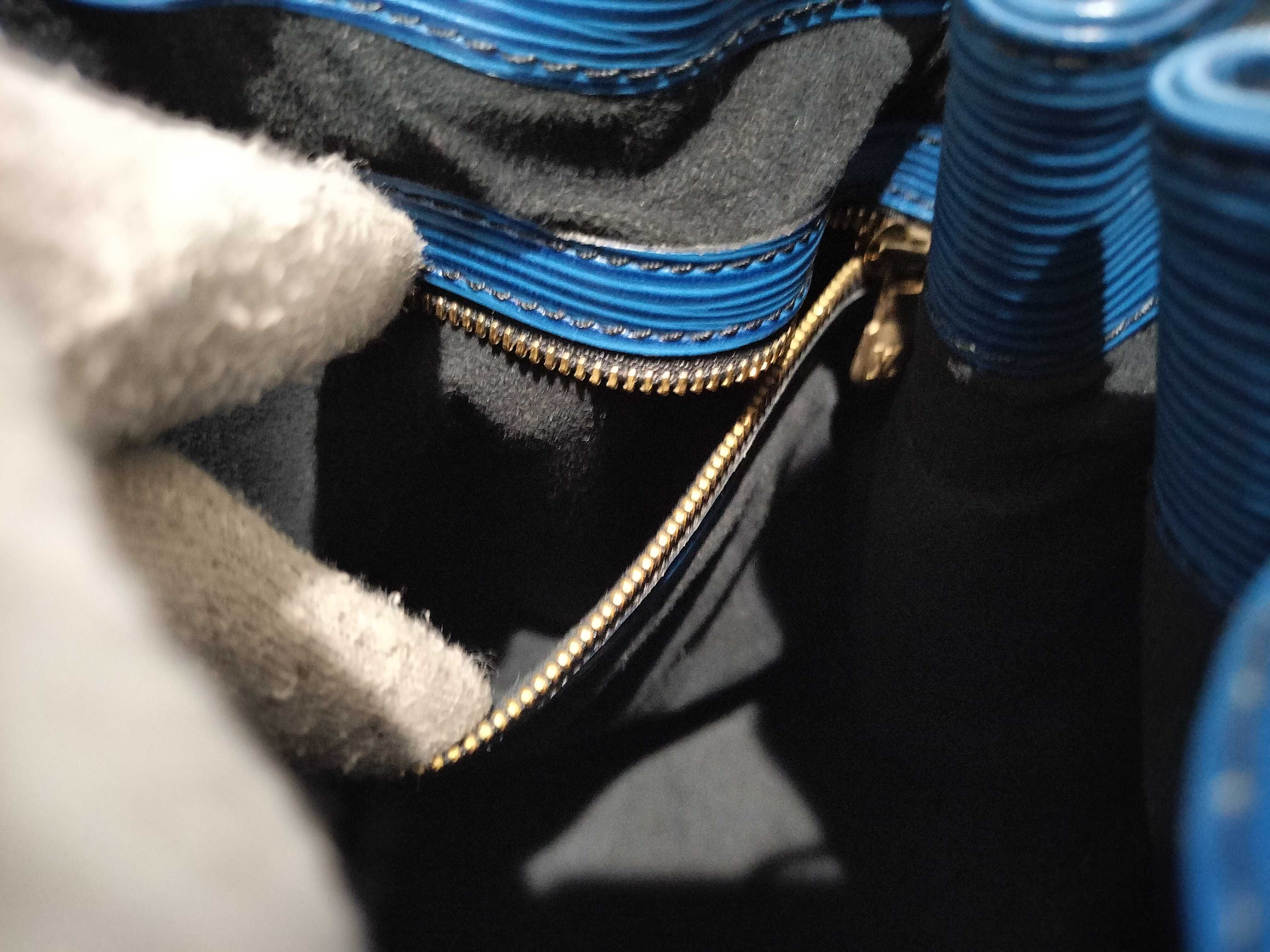 Epi Noe Blue Shoulder Bag — view 12