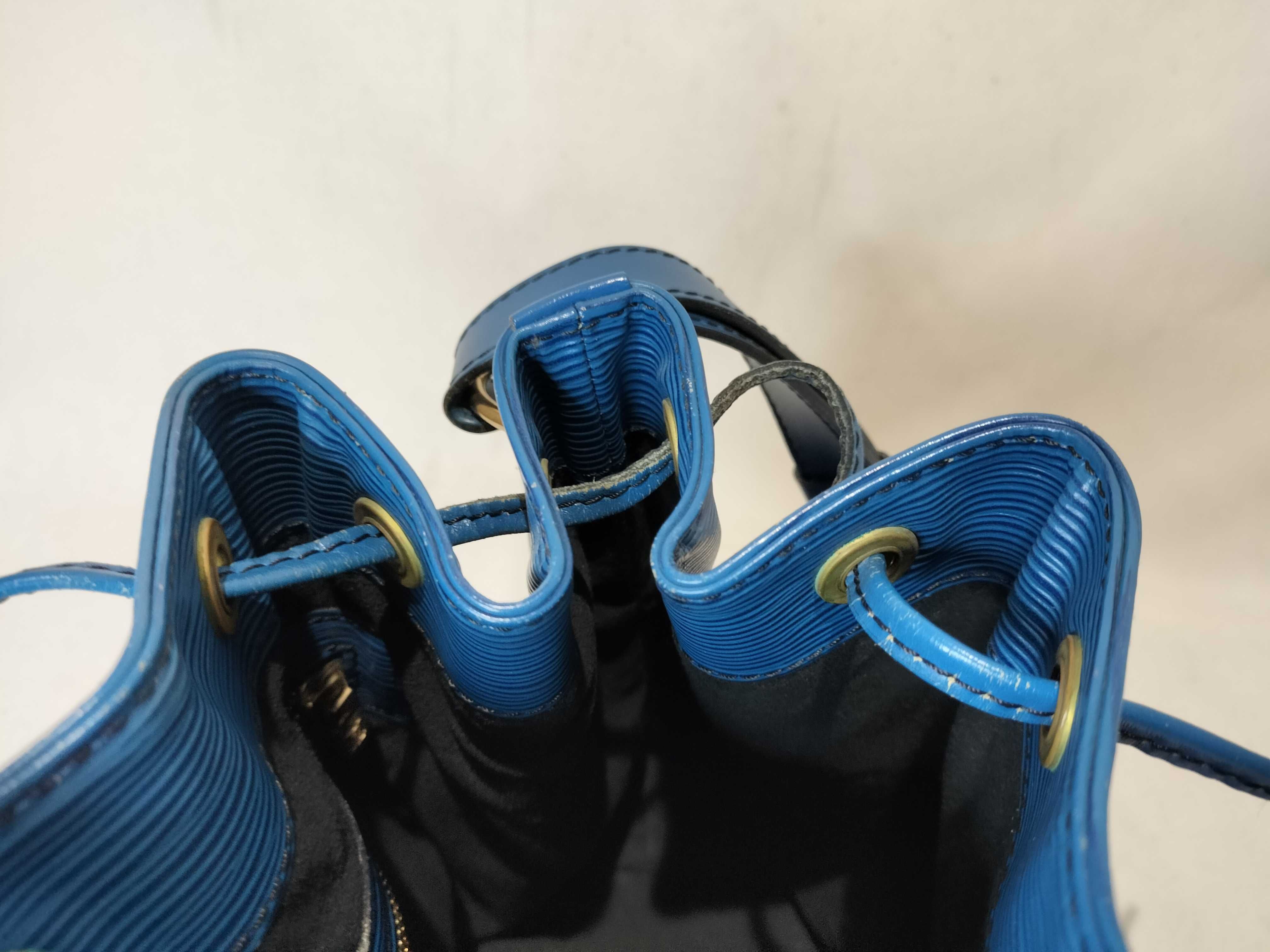 Epi Noe Blue Shoulder Bag — view 13