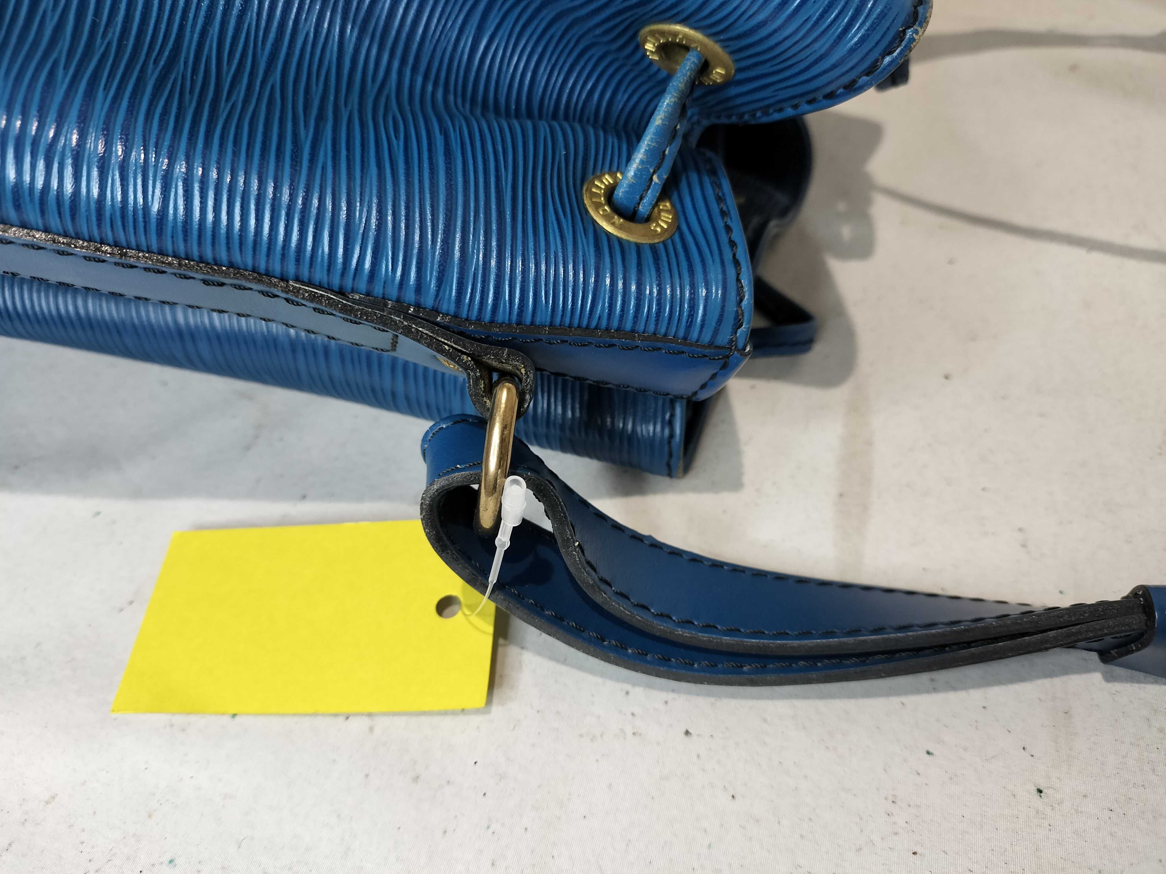 Epi Noe Blue Shoulder Bag — view 5