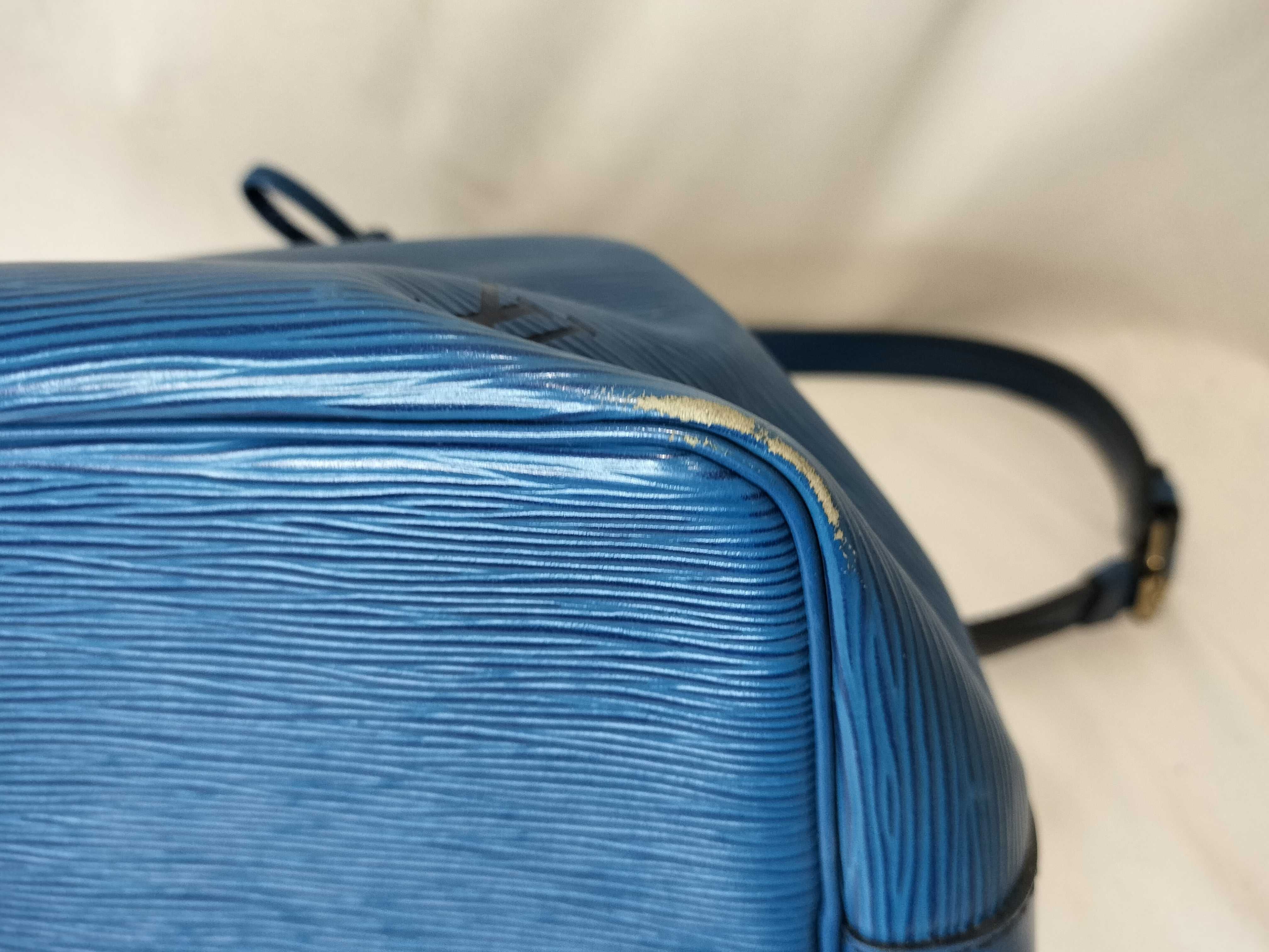 Epi Noe Blue Shoulder Bag — view 6