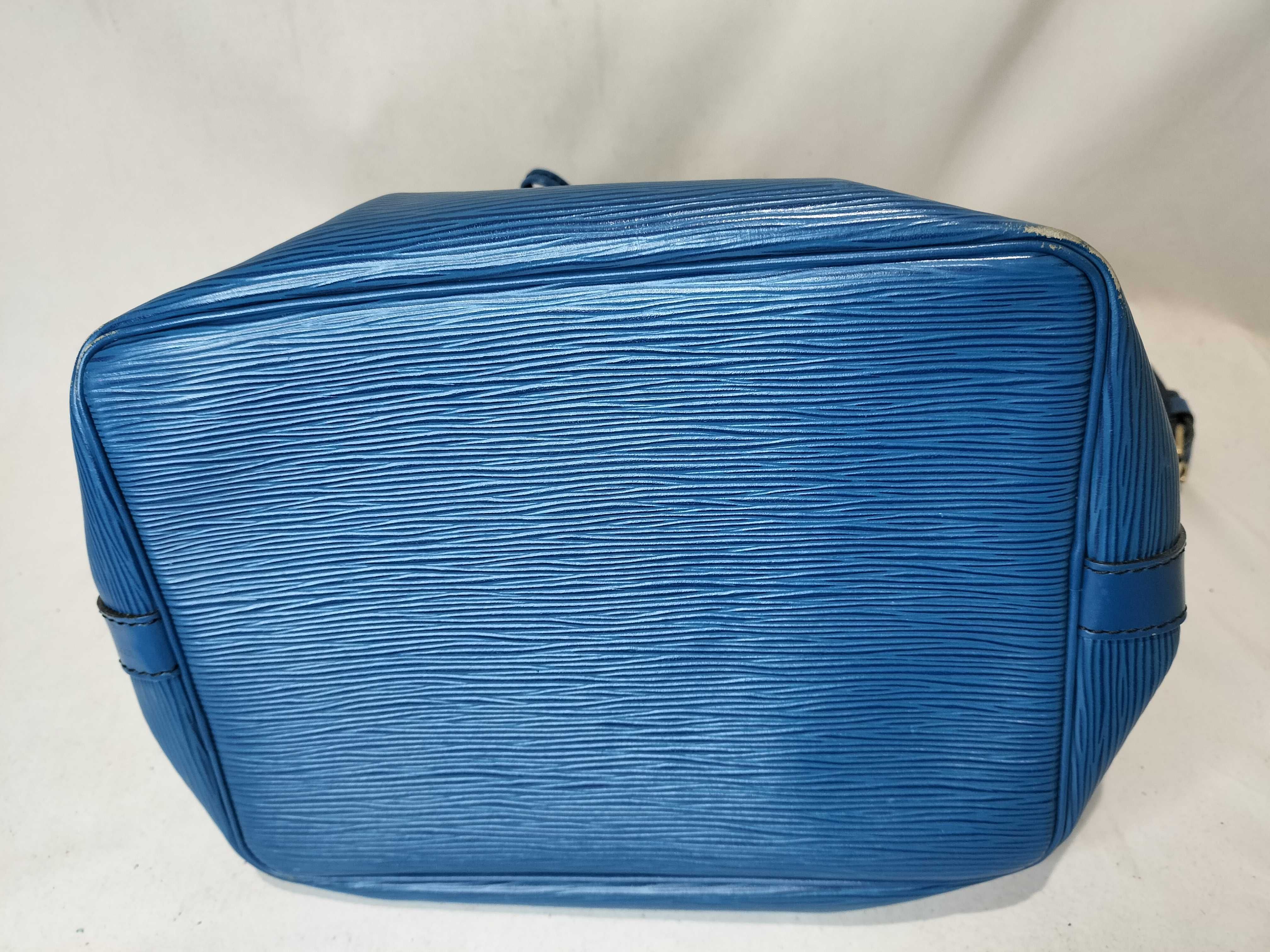 Epi Noe Blue Shoulder Bag — view 7