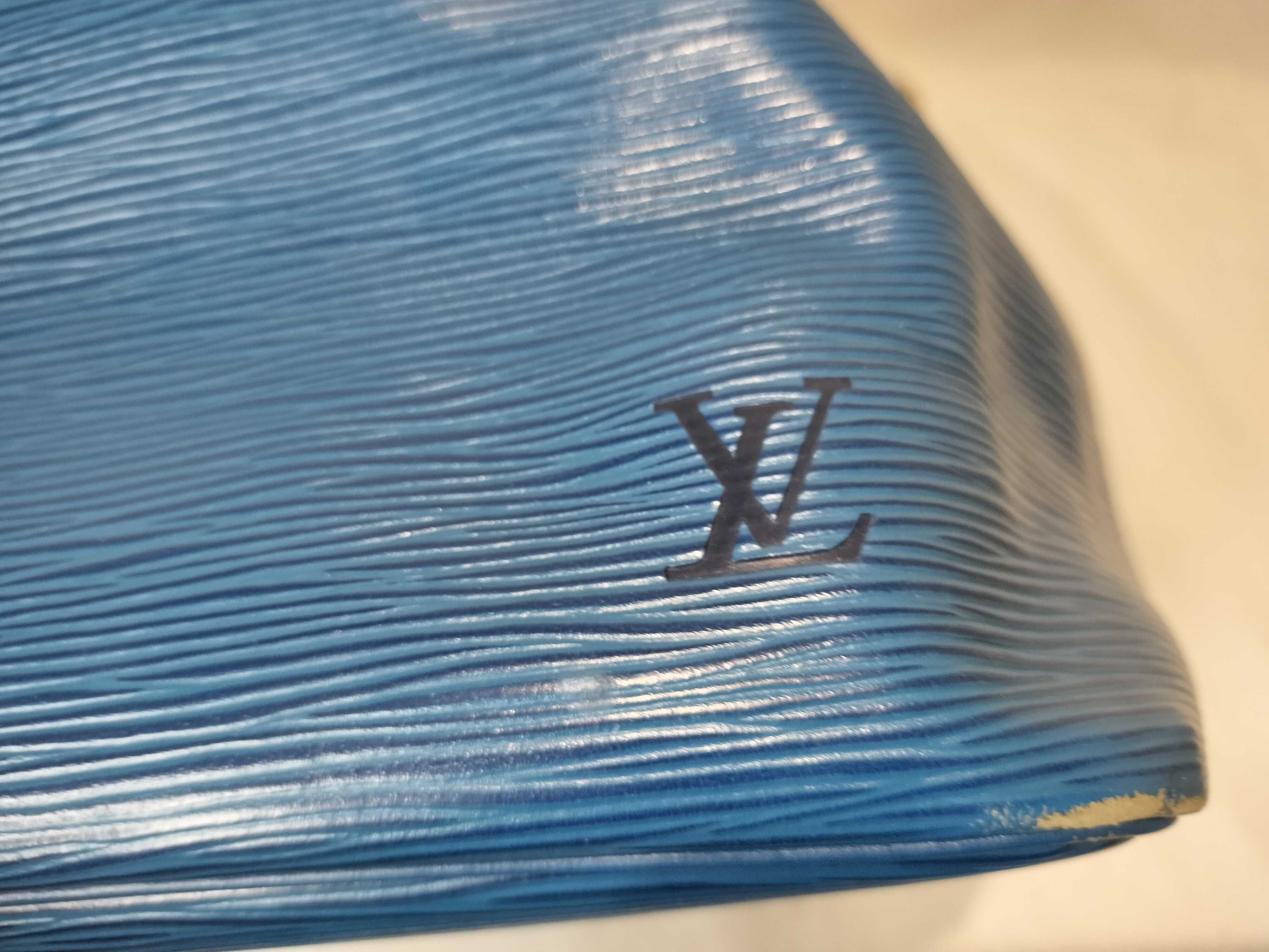 Epi Noe Blue Shoulder Bag — view 8