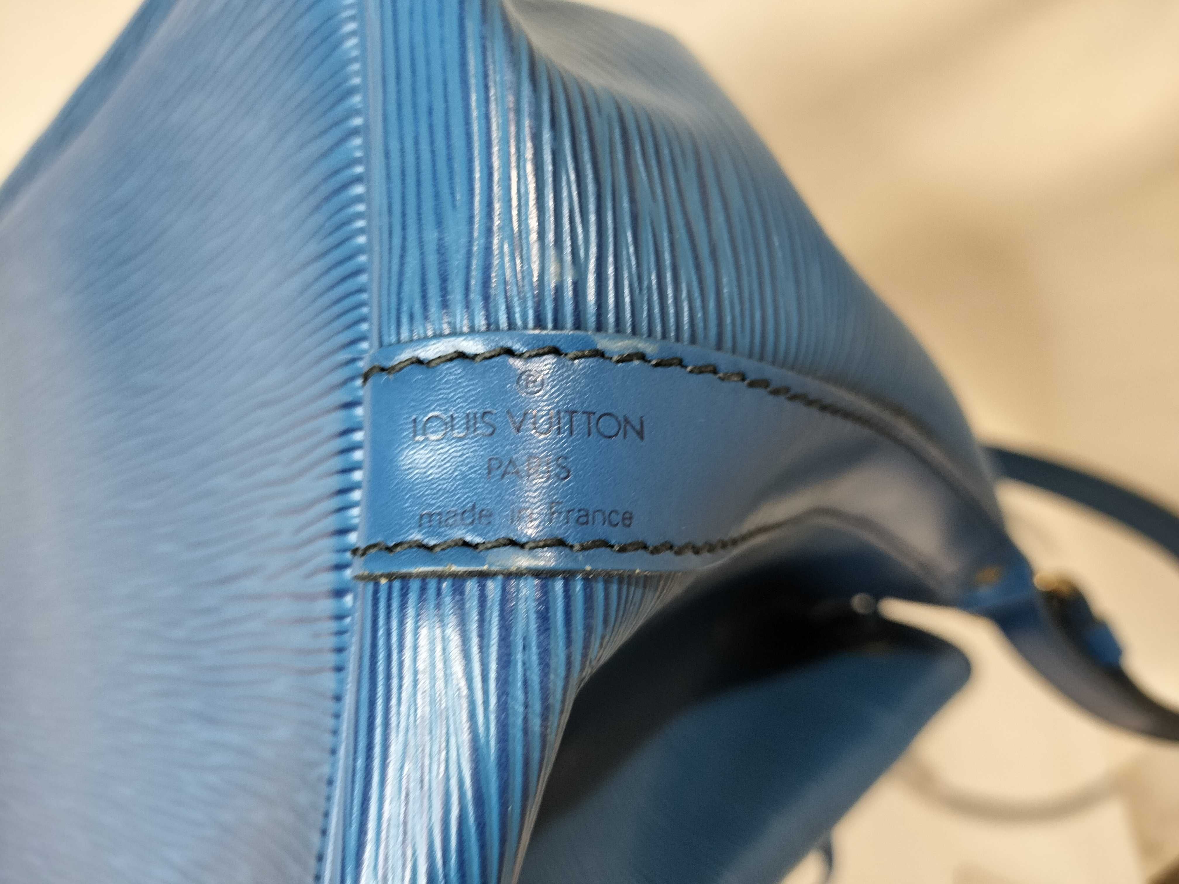 Epi Noe Blue Shoulder Bag — view 9