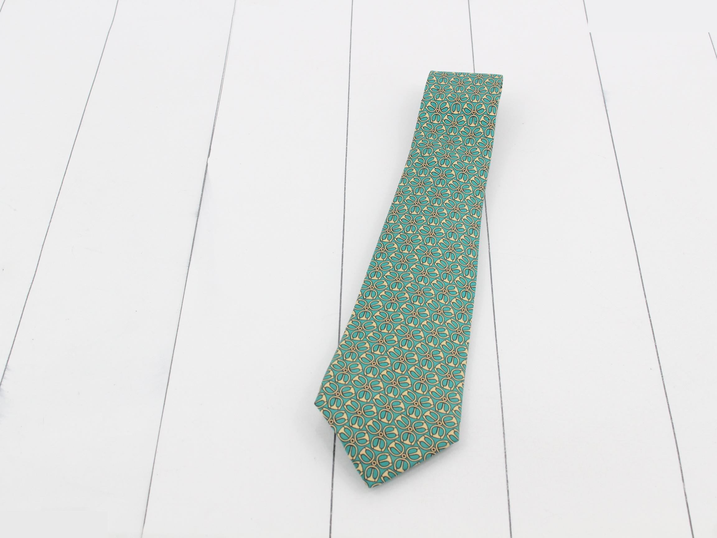 Green horsebit pattern, 100% silk