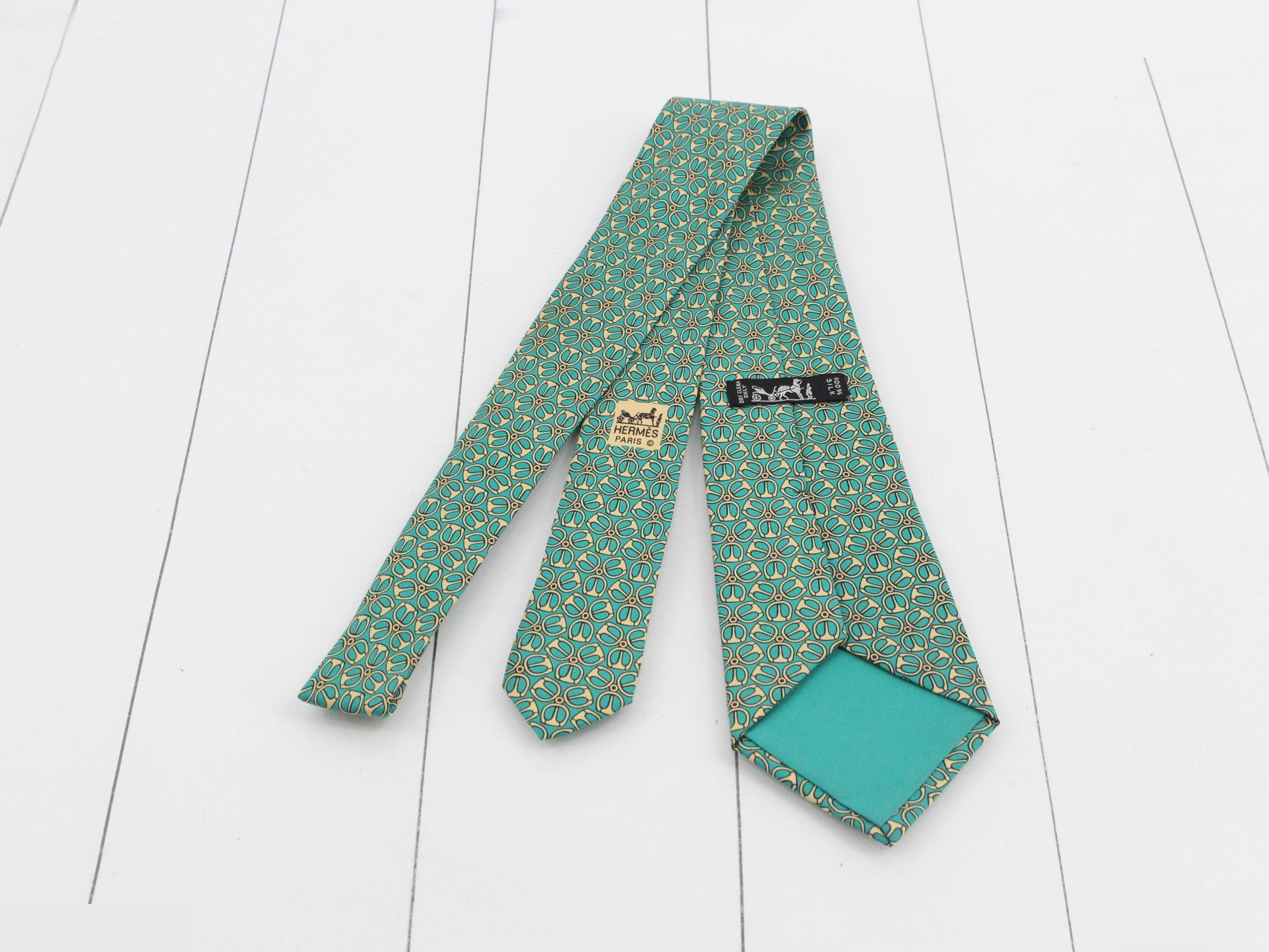 Green horsebit pattern, 100% silk — view 2