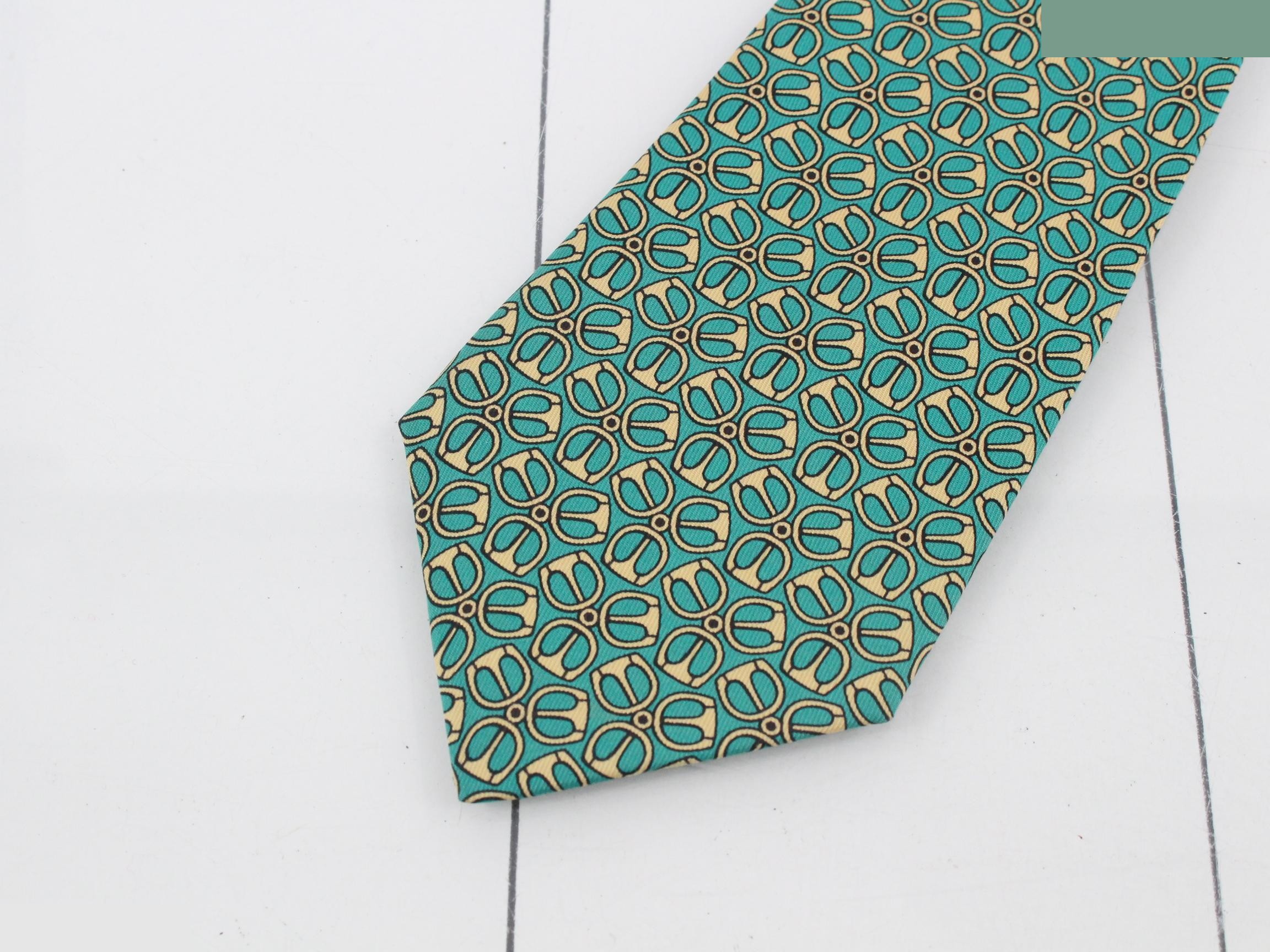Green horsebit pattern, 100% silk — view 3