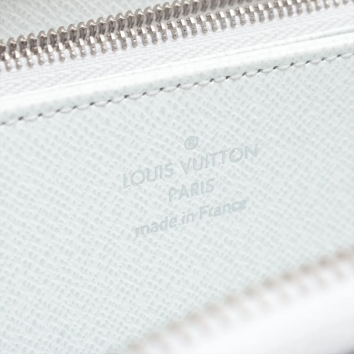 Epi Zippy Wallet M83632 Blanc Round Zip Wallet — view 11