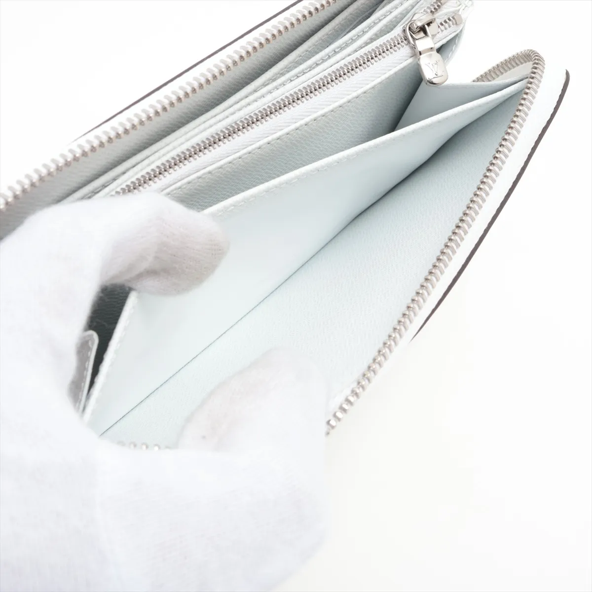 Epi Zippy Wallet M83632 Blanc Round Zip Wallet — view 9