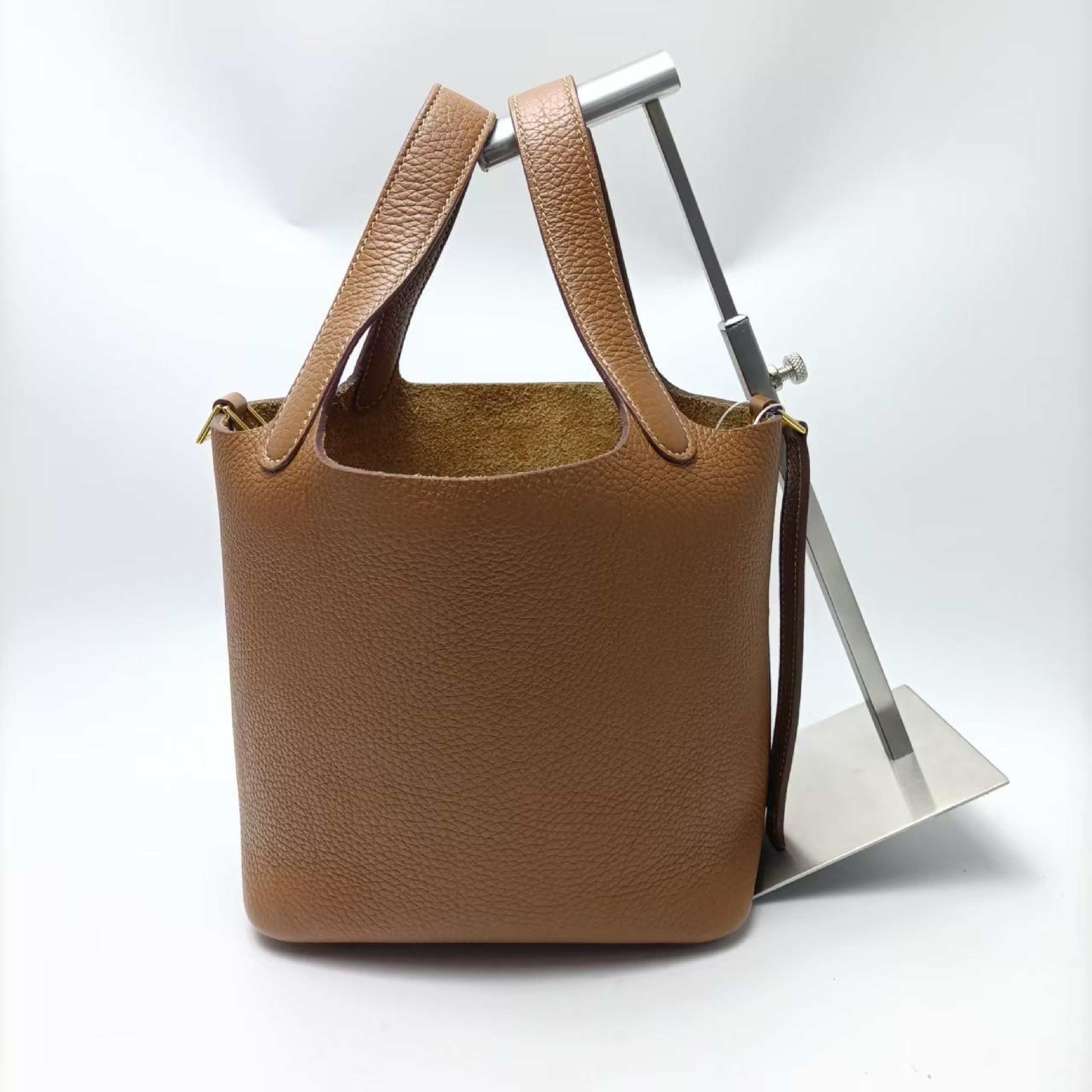 Picotan Cowhide Handbag Z Engraved Handbag — view 2