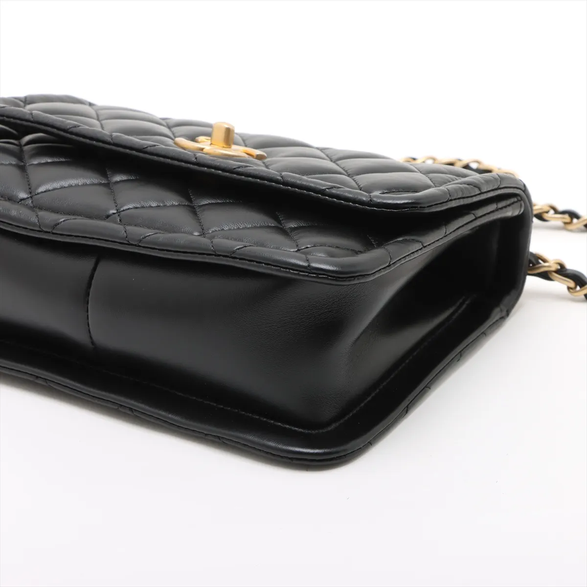 Matelasse leather chain shoulder bag black gold hardware 30552199 30s — view 3