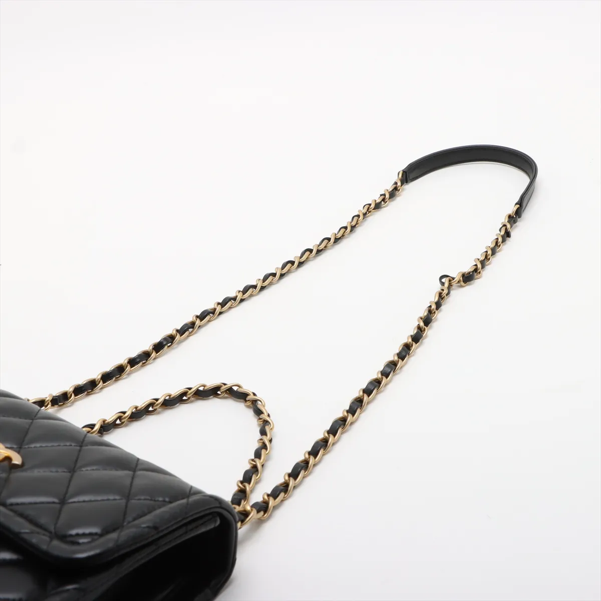 Matelasse leather chain shoulder bag black gold hardware 30552199 30s — view 5