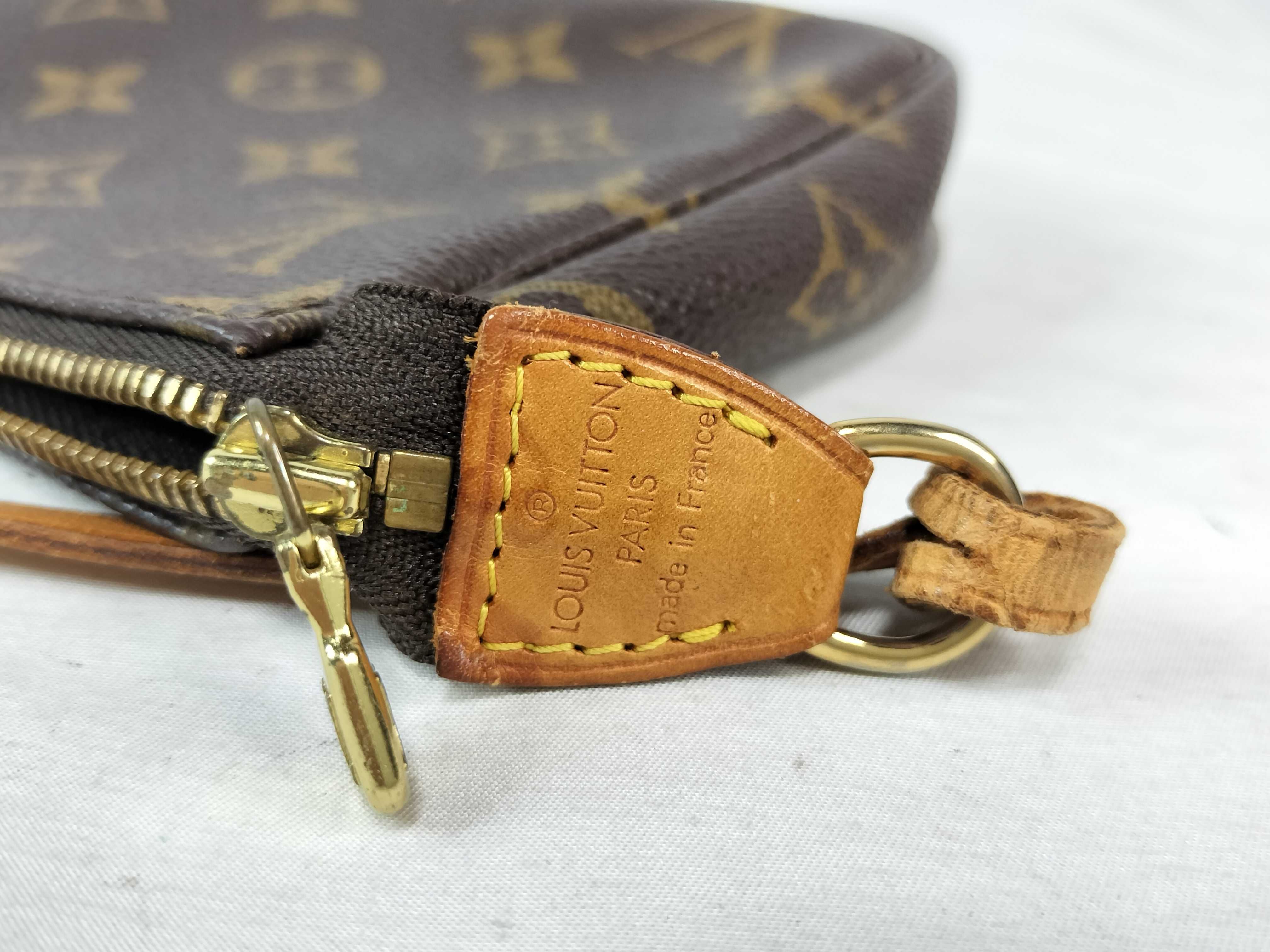 Monogram Louis Vuitton Pochette Accessoires Handbag — view 11