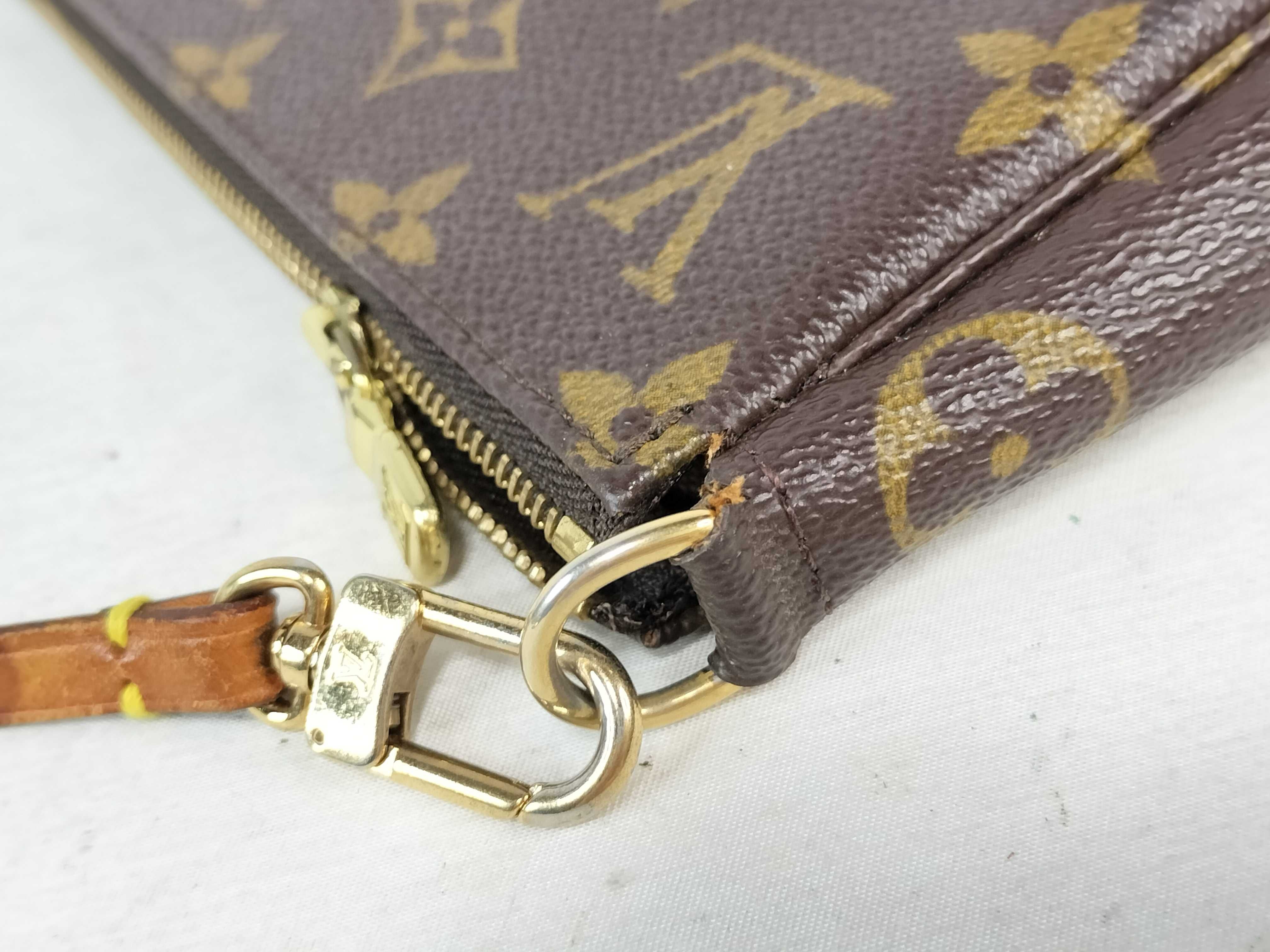 Monogram Louis Vuitton Pochette Accessoires Handbag — view 5