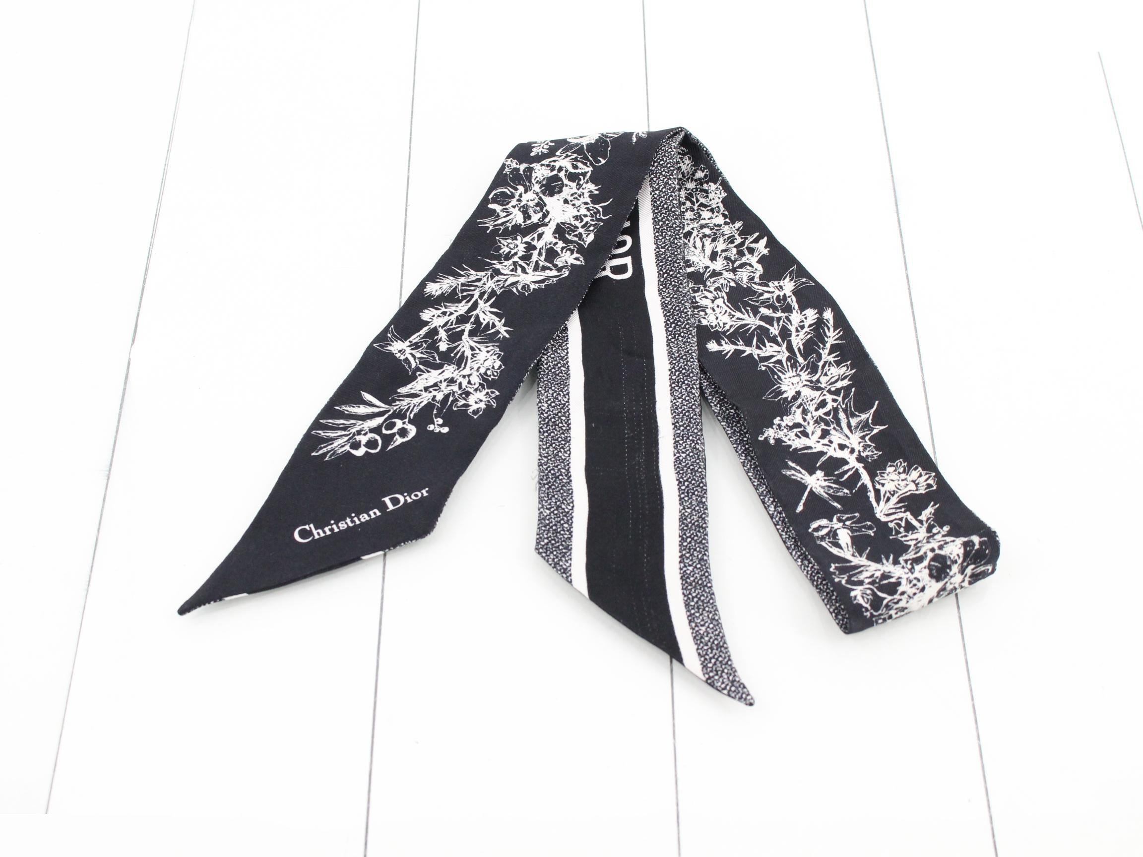 Other lines: Small items, accessories, scarves — view 2