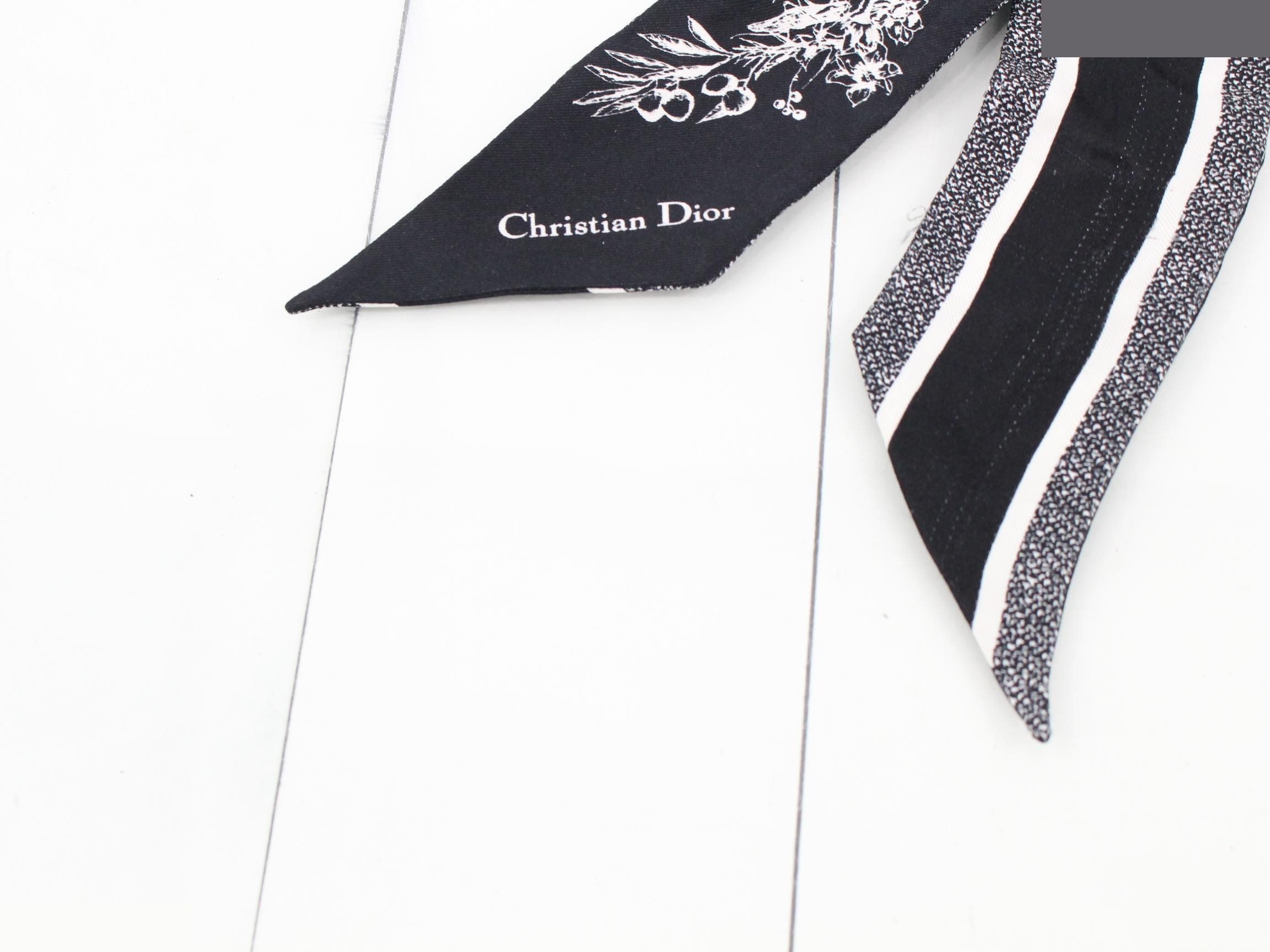 Other lines: Small items, accessories, scarves — view 3