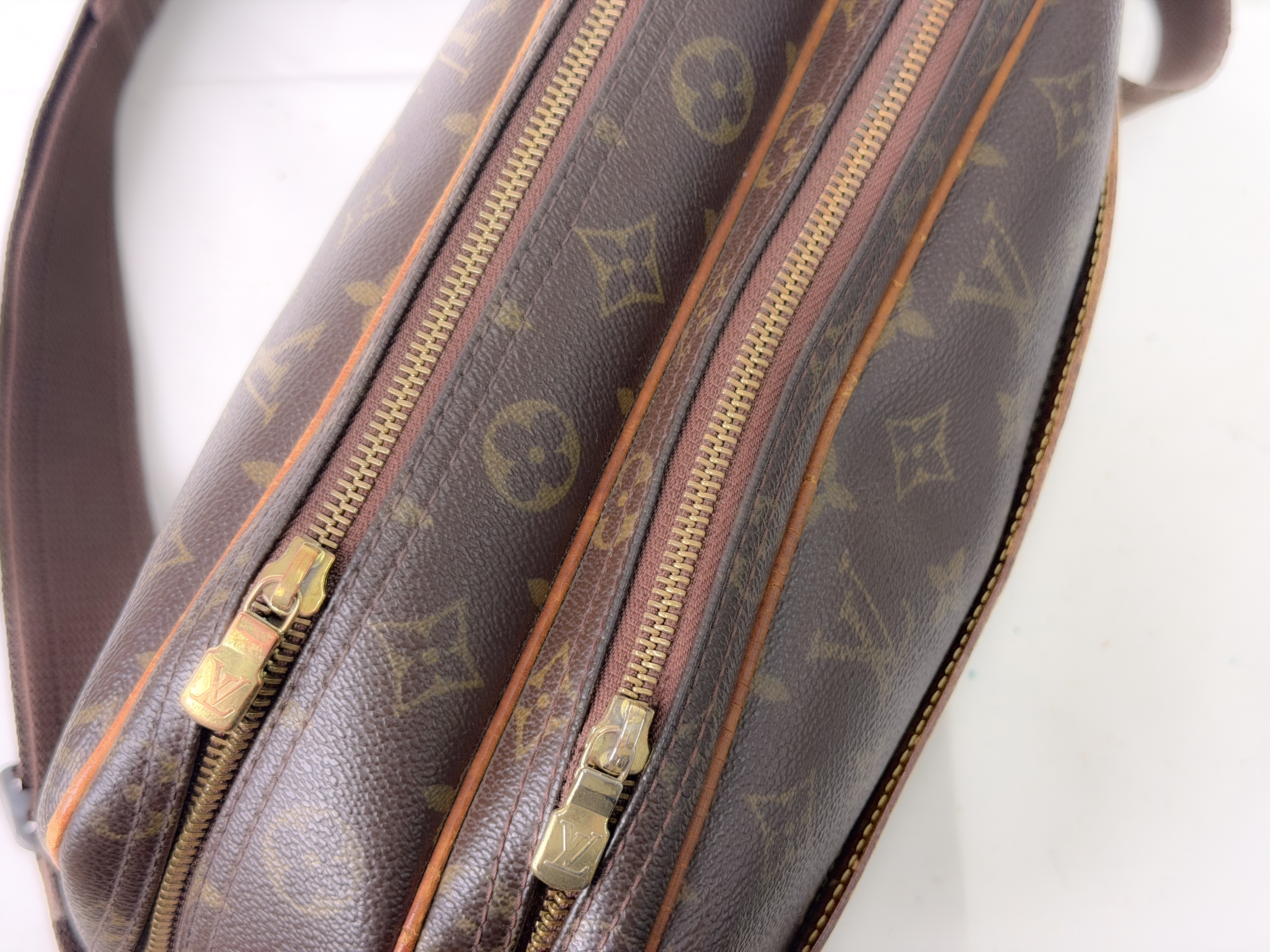 Monogram M45254 Reporter PM SP1002 Shoulder Bag — view 11