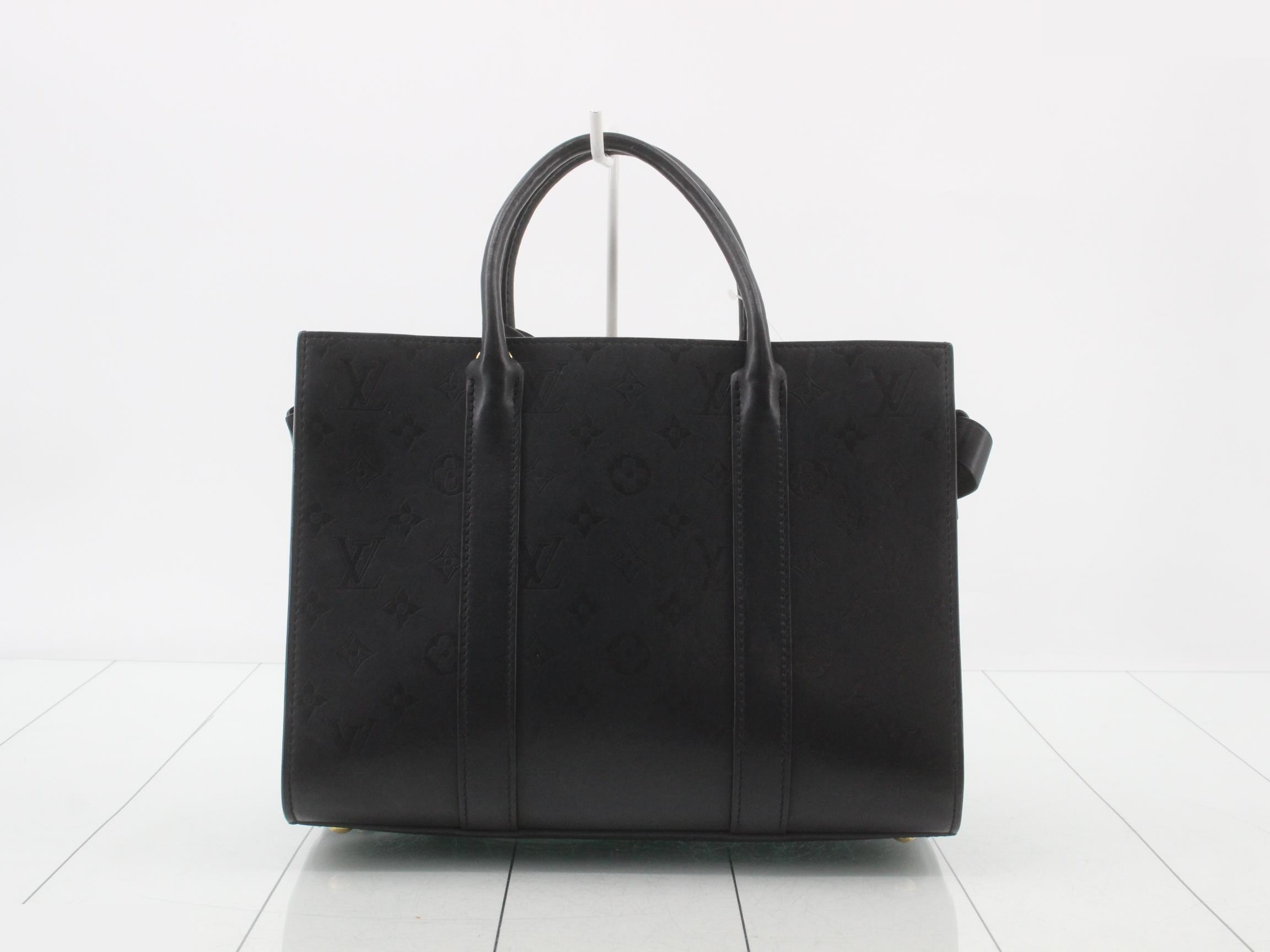 Very Tote MM Noir Handbag — view 2