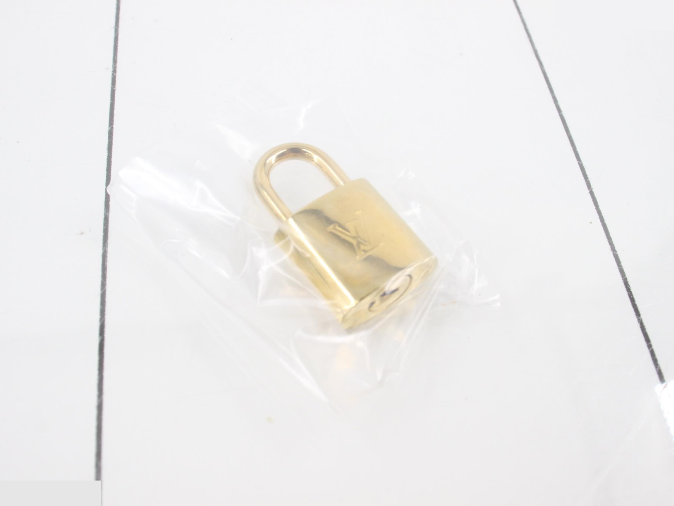 Very Tote MM Noir Handbag — view 7