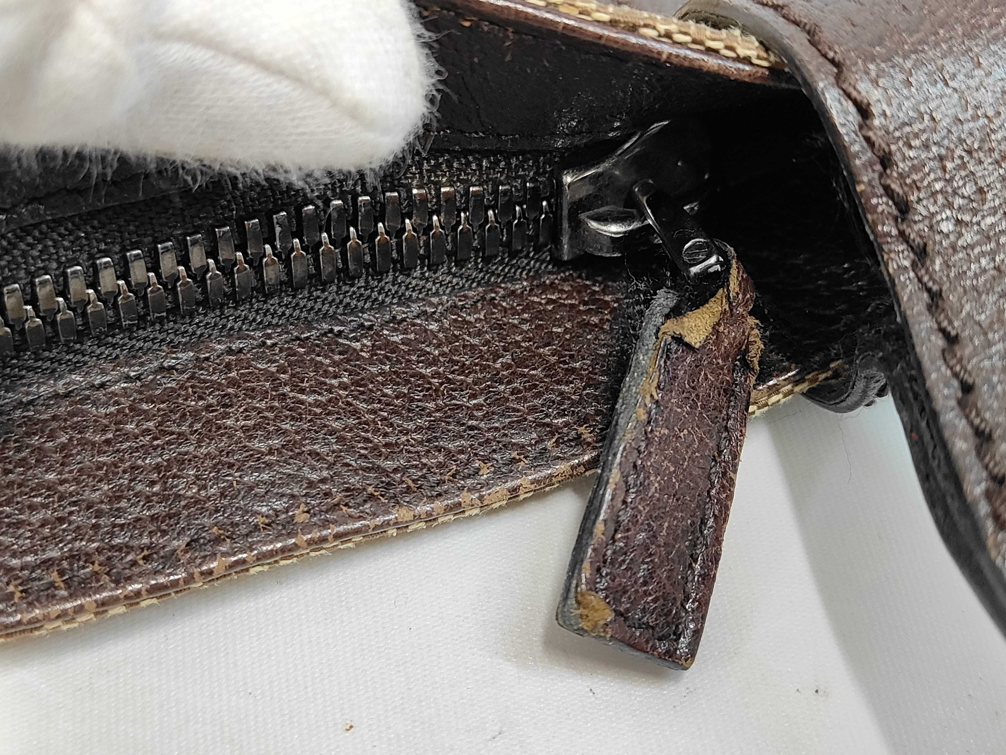 GG Canvas Shoulder Bag — view 7