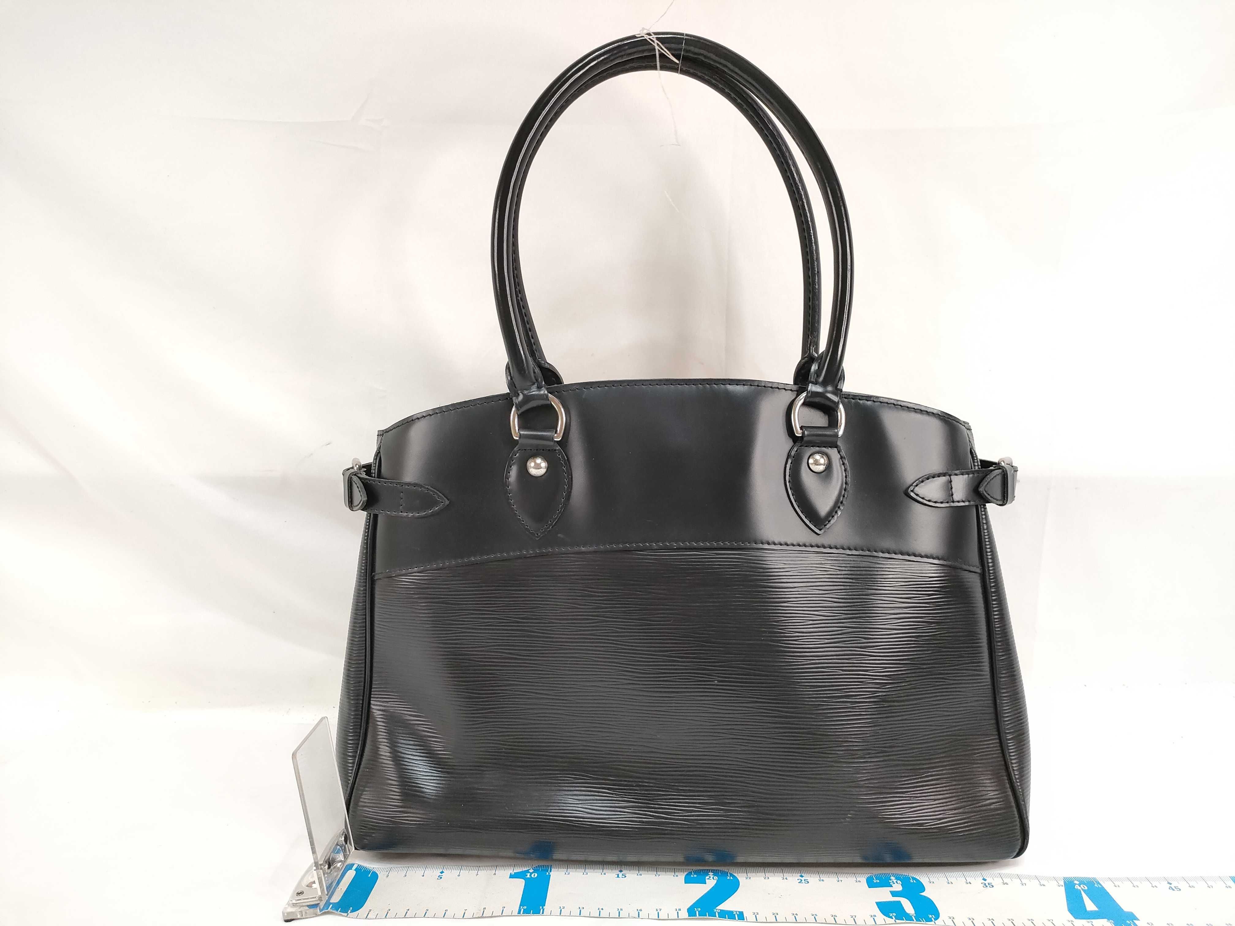 Epi Passy GM Black M59252 Handbag — view 2