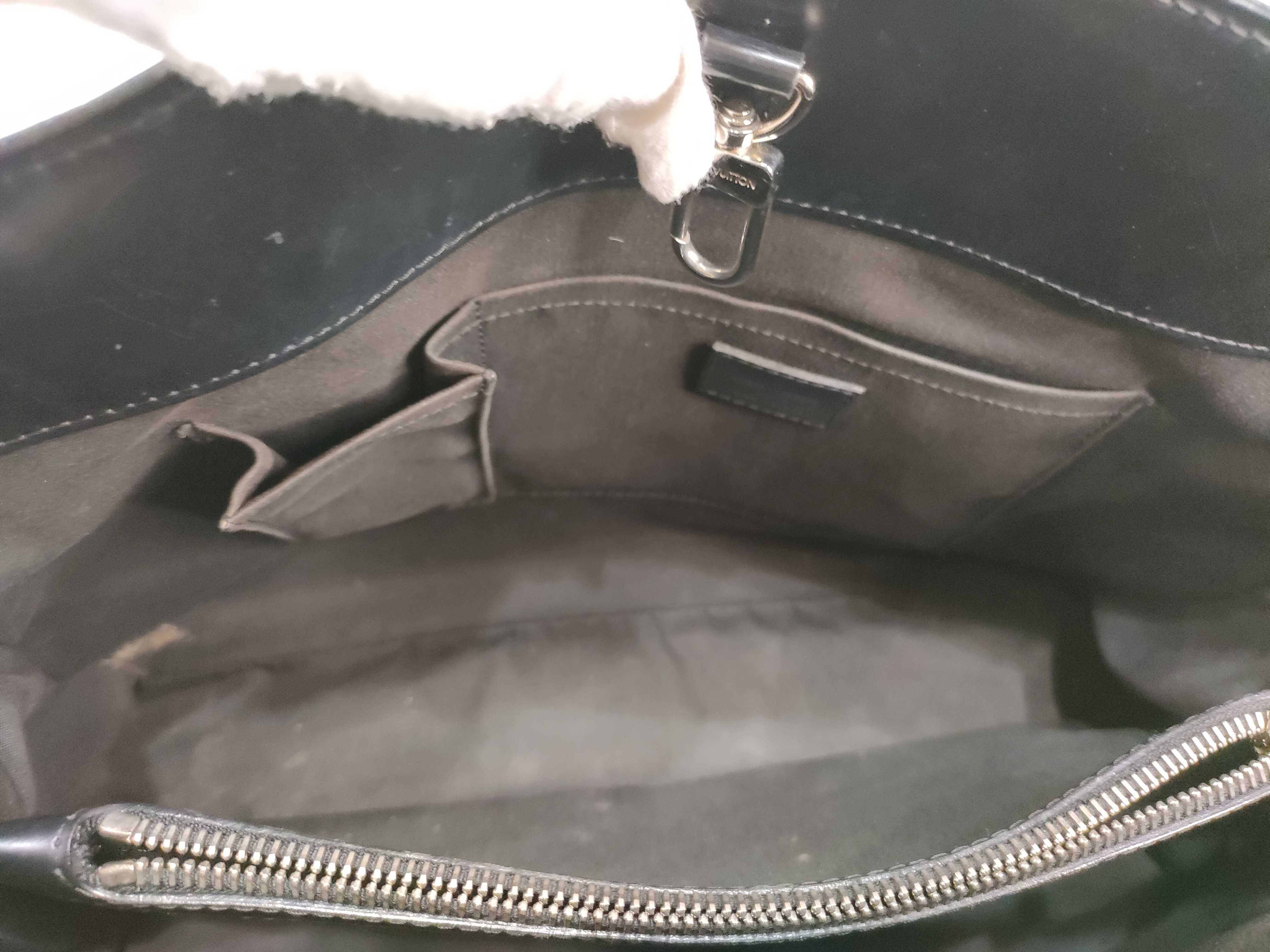 Epi Passy GM Black M59252 Handbag — view 13