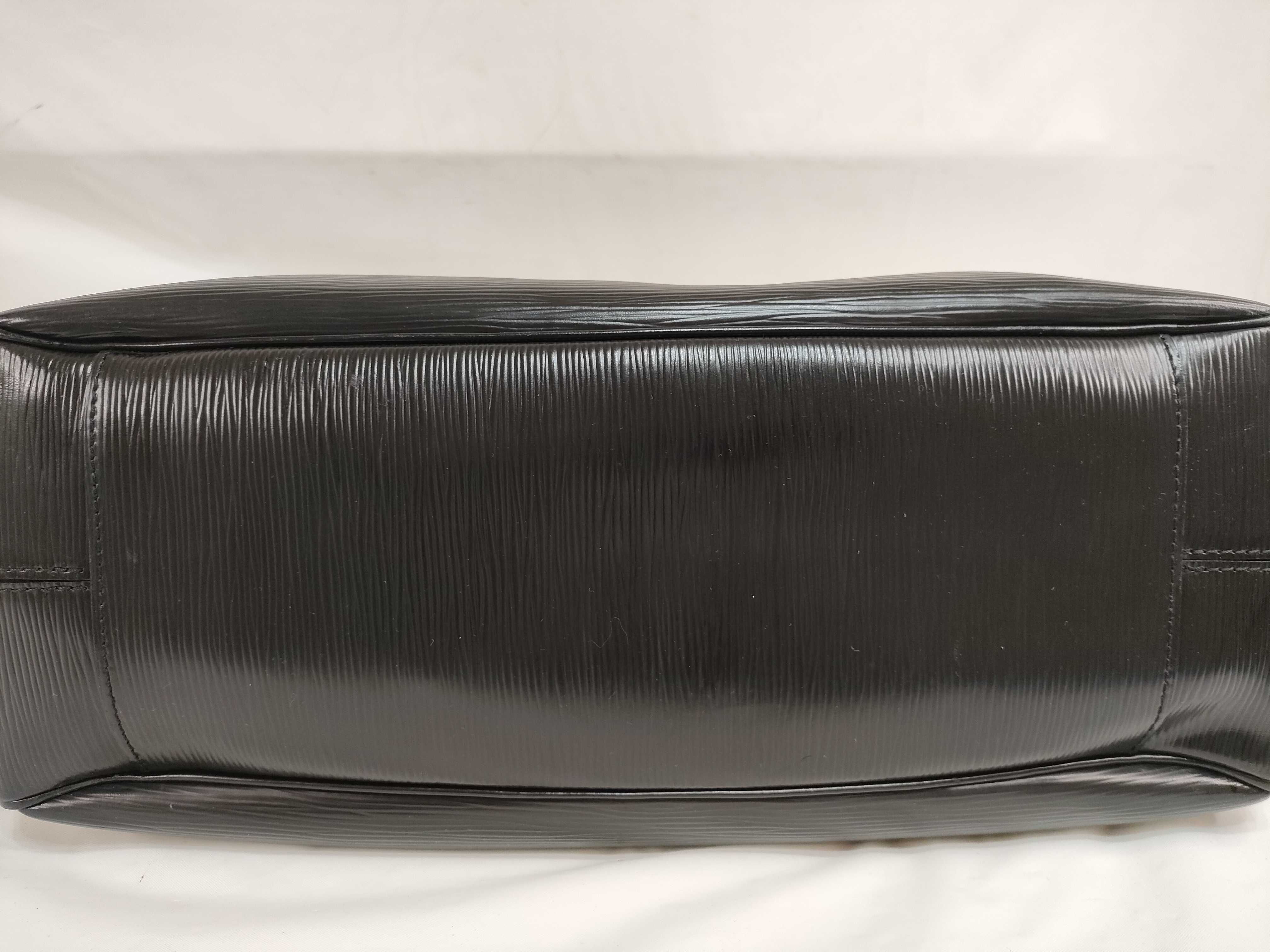 Epi Passy GM Black M59252 Handbag — view 9