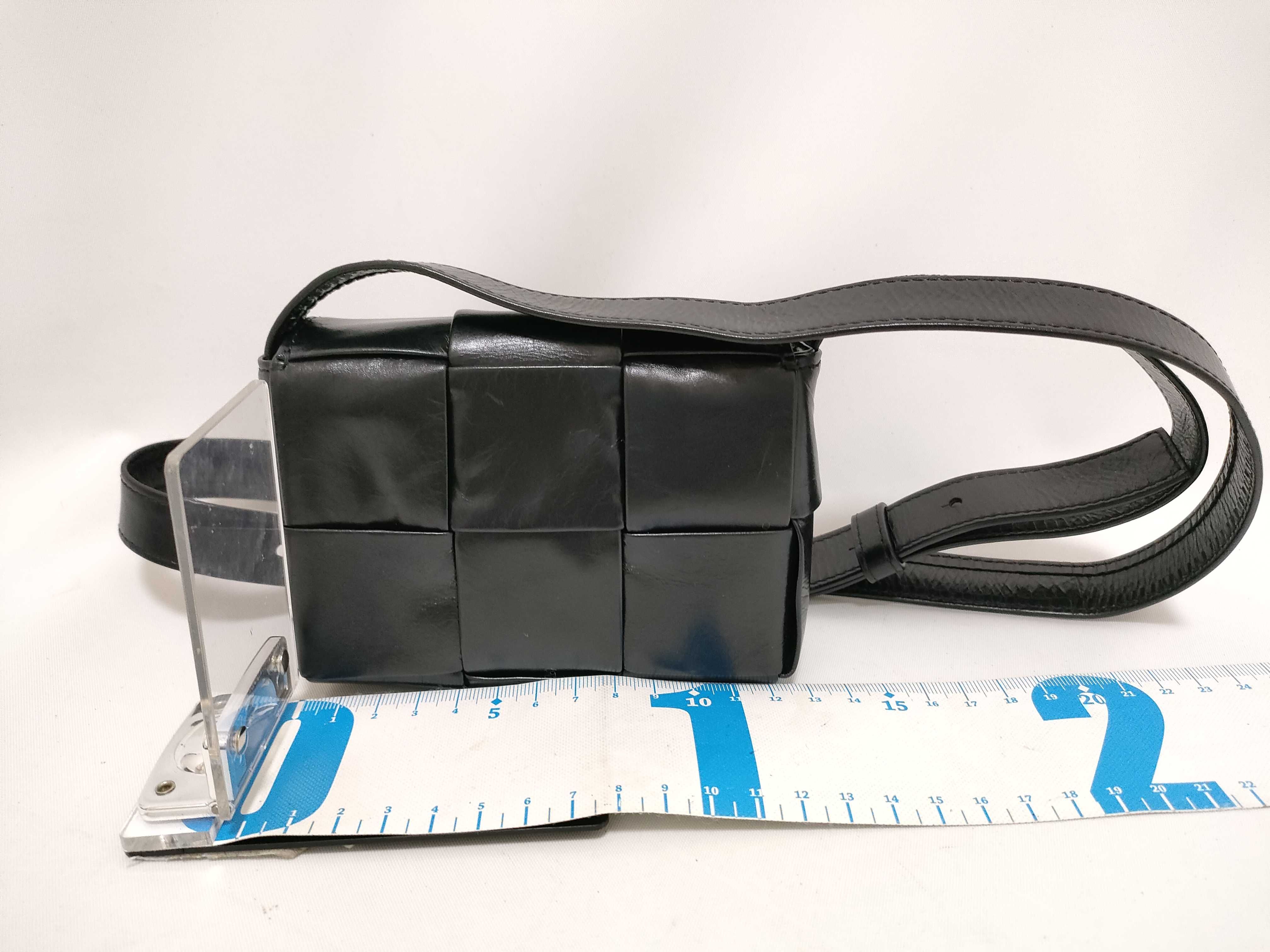 Intrecciato Bottega Maxi Intrecciato Shoulder Bag — view 2