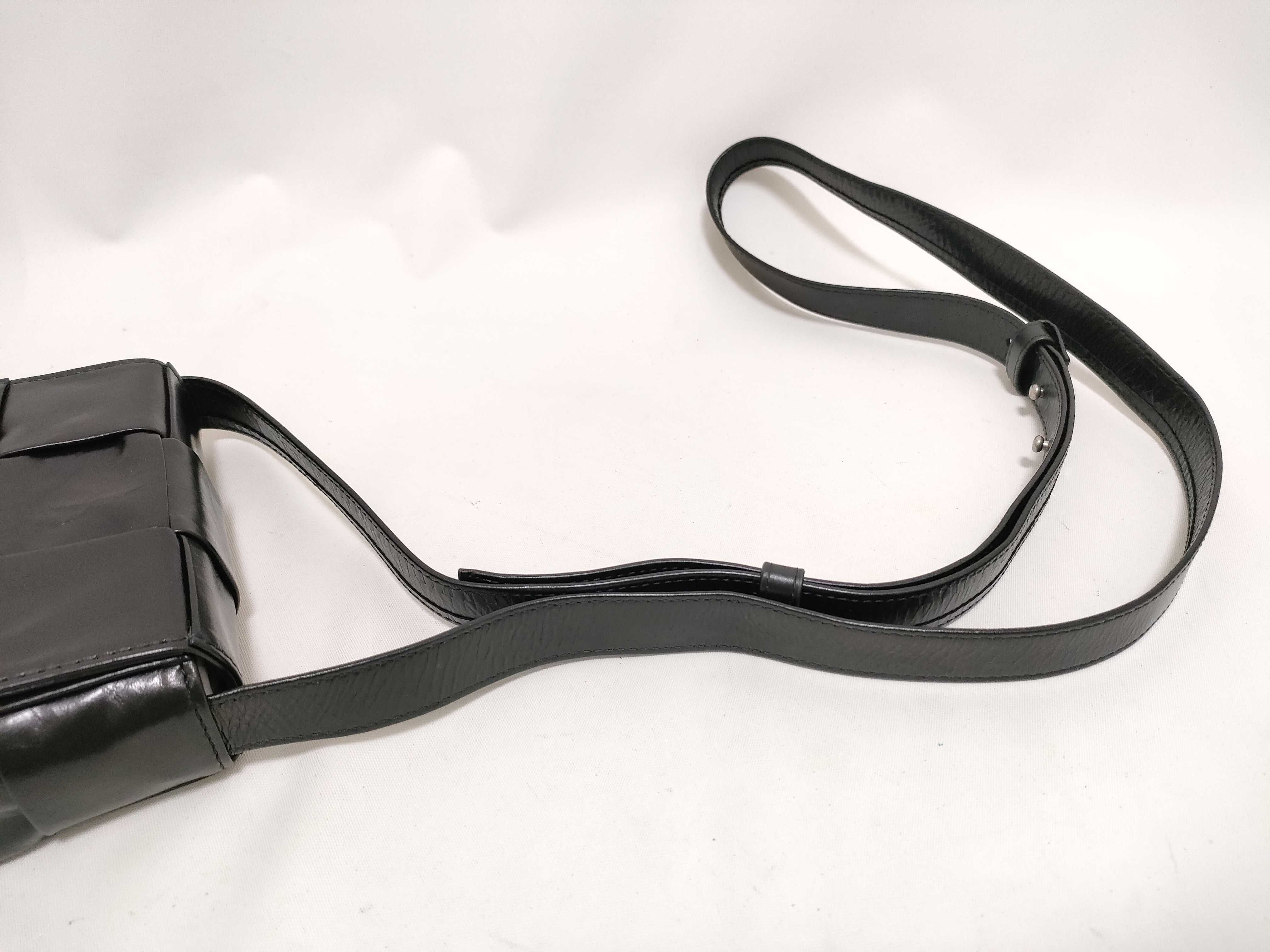 Intrecciato Bottega Maxi Intrecciato Shoulder Bag — view 3