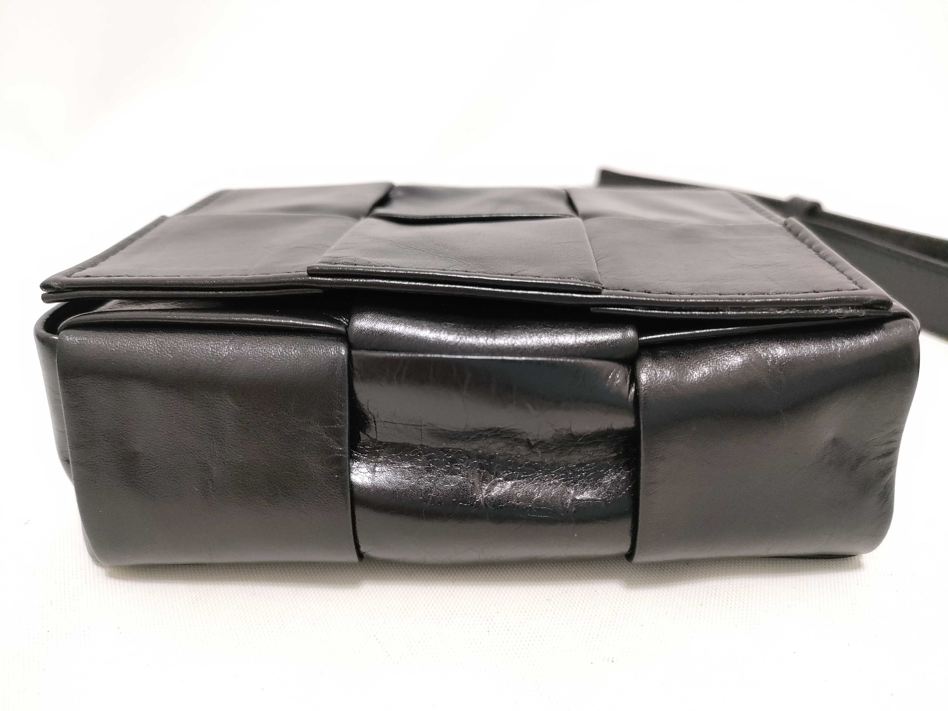 Intrecciato Bottega Maxi Intrecciato Shoulder Bag — view 7