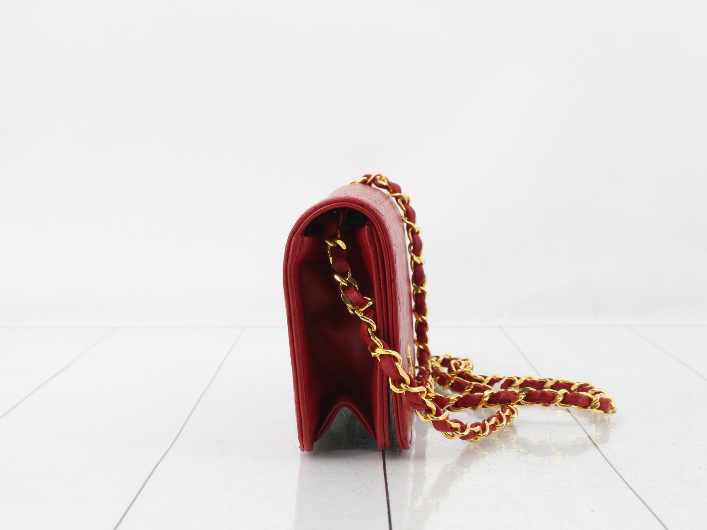 Matelassé Lambskin Push-Lock Chain Shoulder Bag — view 4