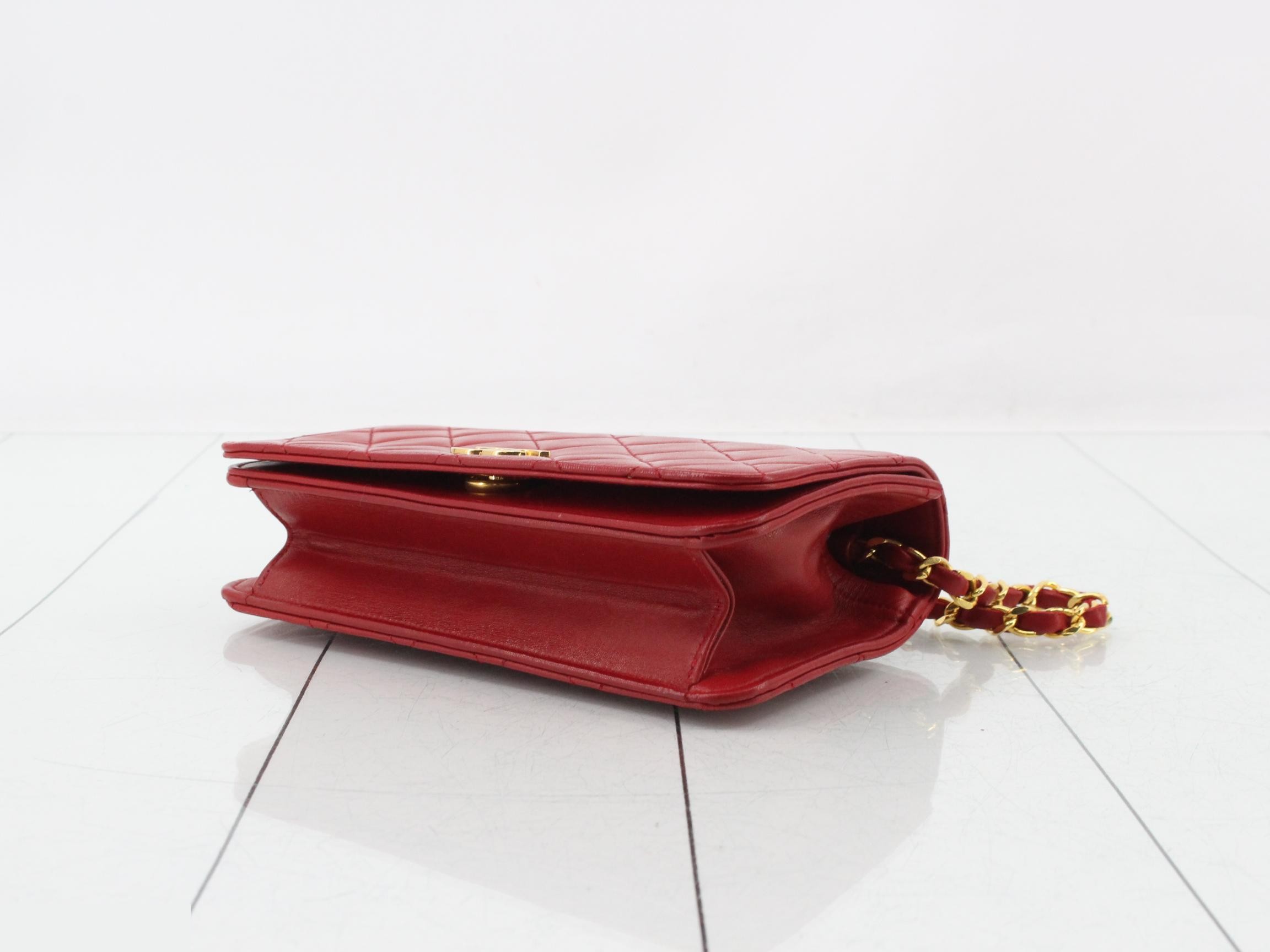 Matelassé Lambskin Push-Lock Chain Shoulder Bag — view 6
