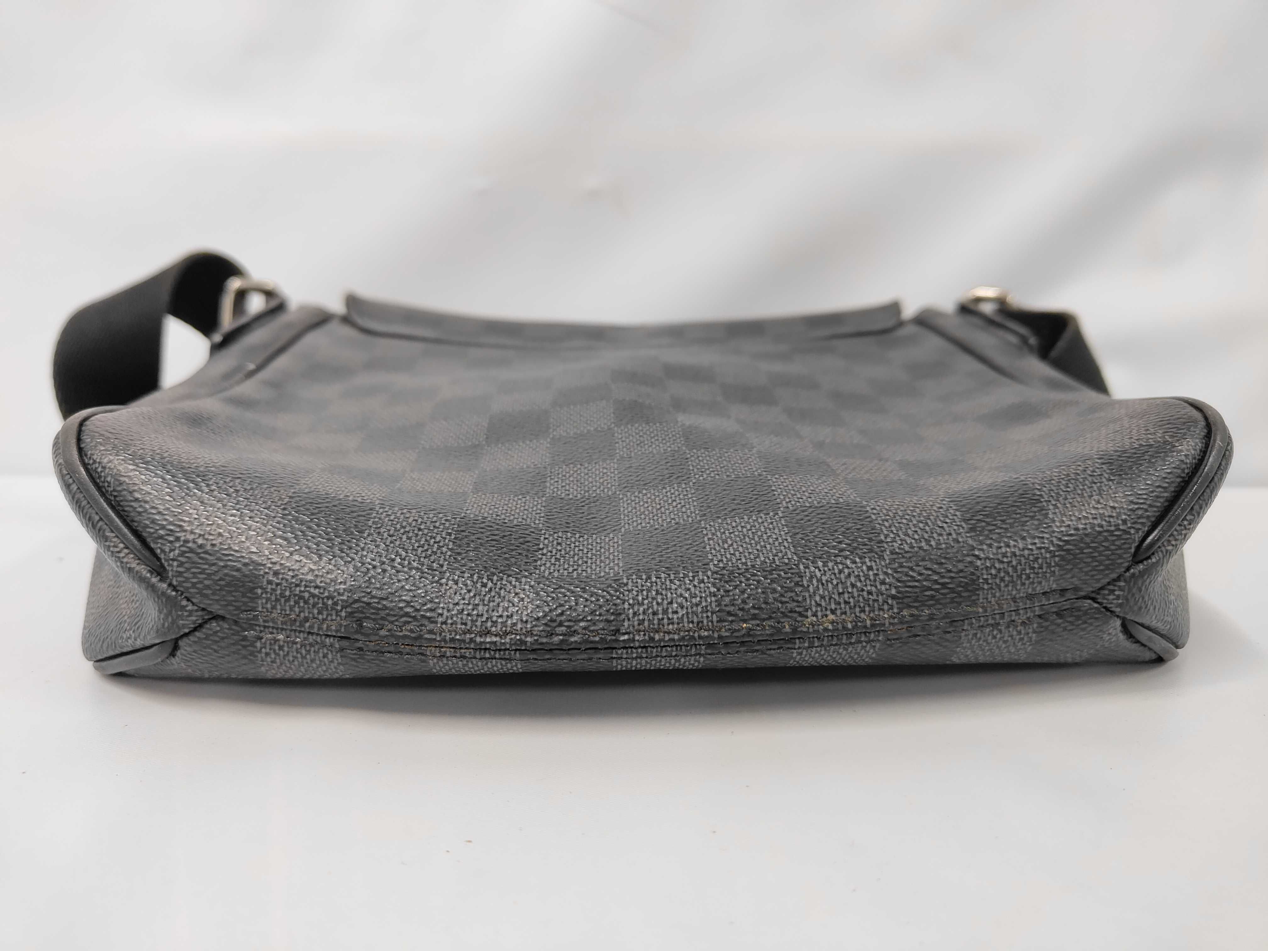LV DAMIER GRAPHITE DISTRICT N41260 Shoulder Bag — view 3