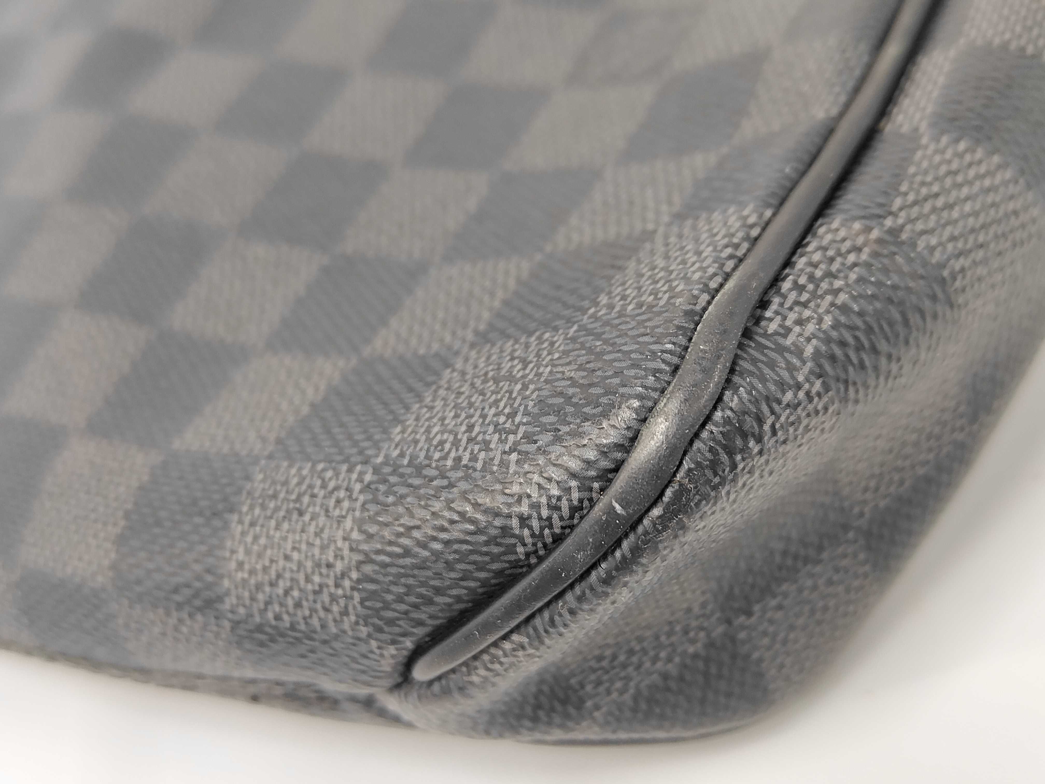 LV DAMIER GRAPHITE DISTRICT N41260 Shoulder Bag — view 4