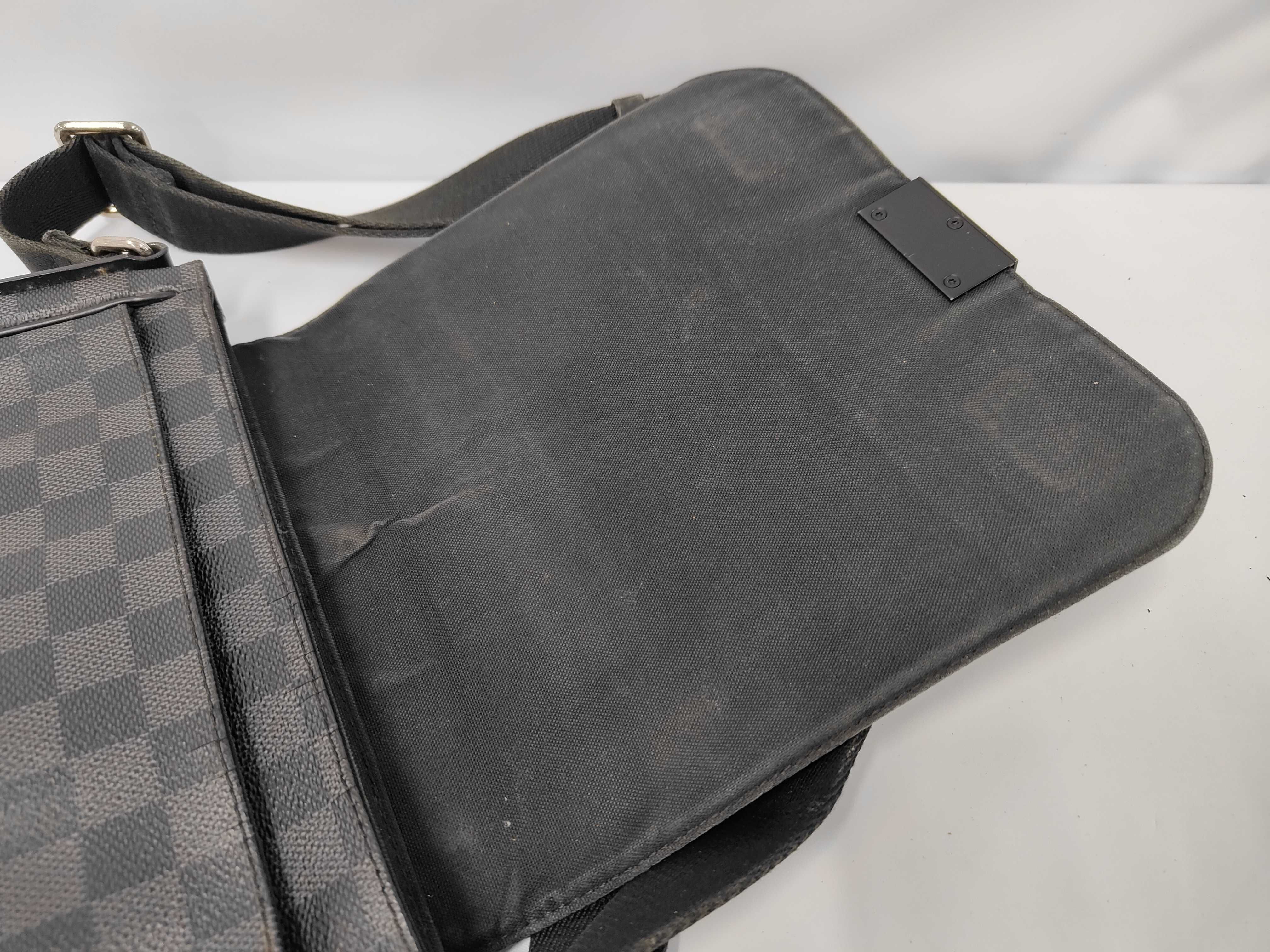 LV DAMIER GRAPHITE DISTRICT N41260 Shoulder Bag — view 8