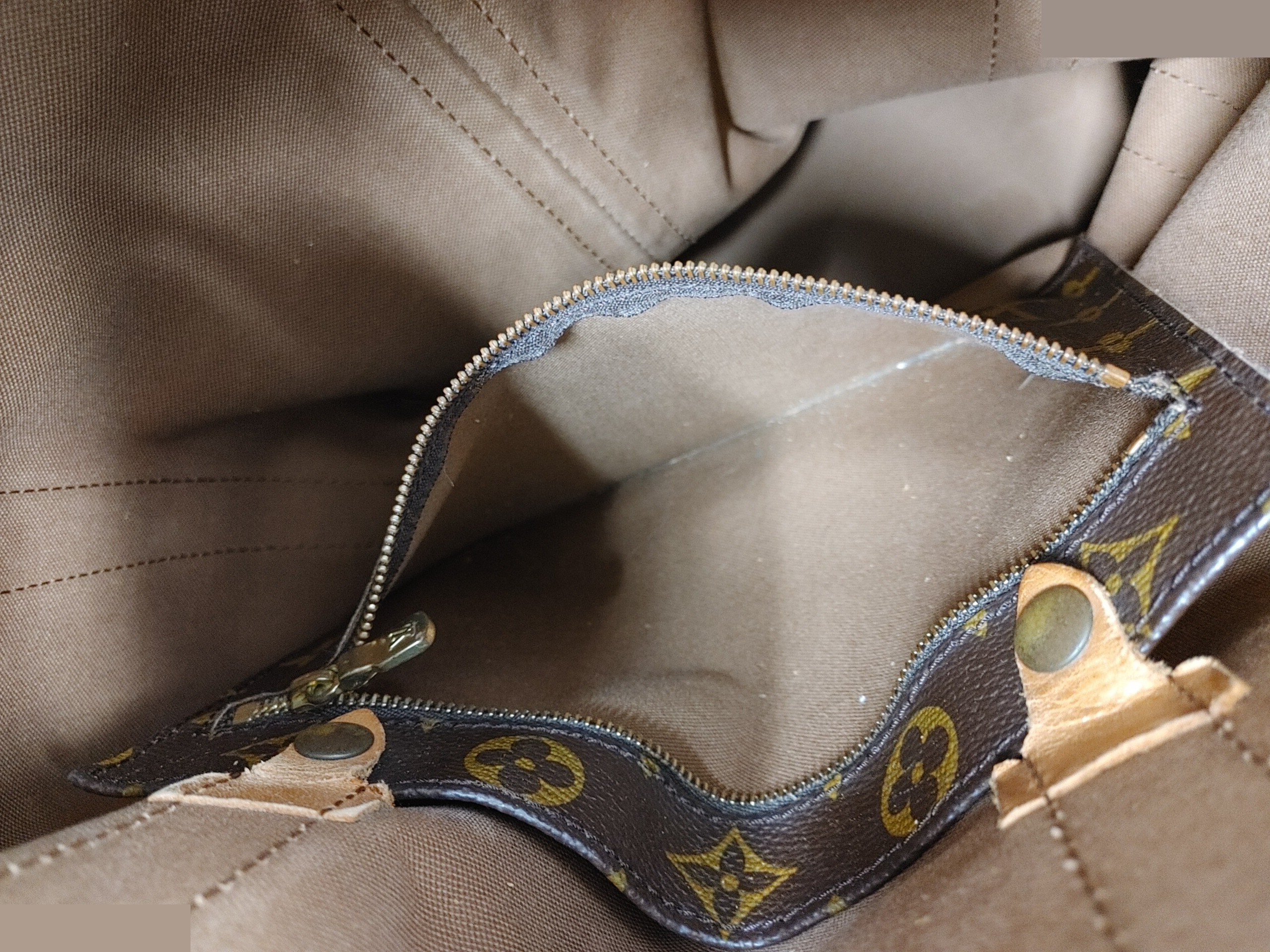 Monogram Randonee GM M42244, serial number unclear, with pouch, PVC, brown. — view 11