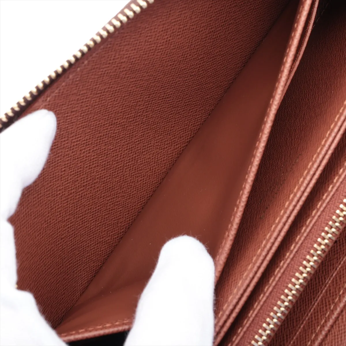 Monogram Zippy Wallet, model number unknown, brown, round zip wallet, My LV World Tour, RFID detected. — view 4