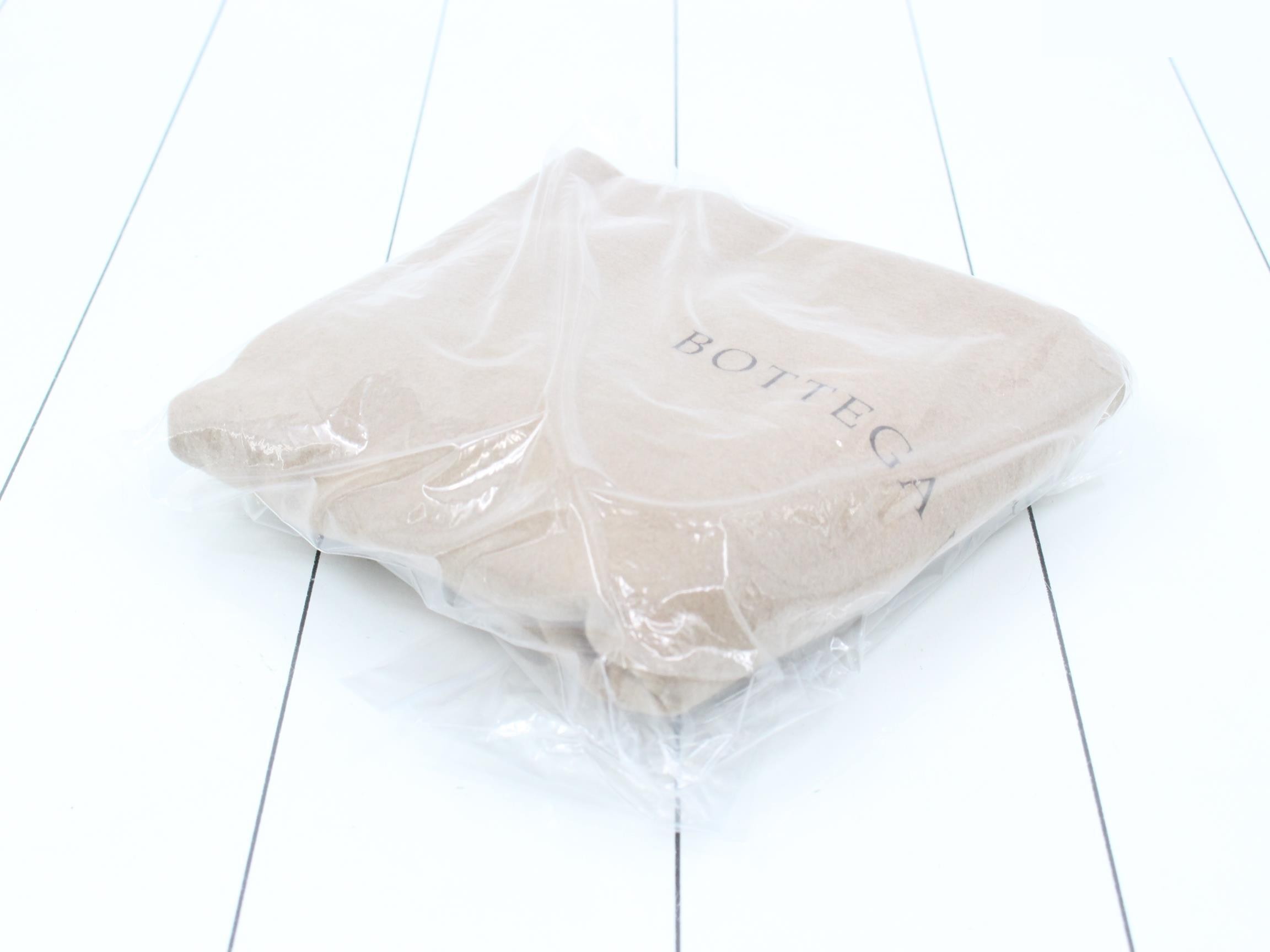 Intrecciato Hobo Leather Beige Gold — view 7
