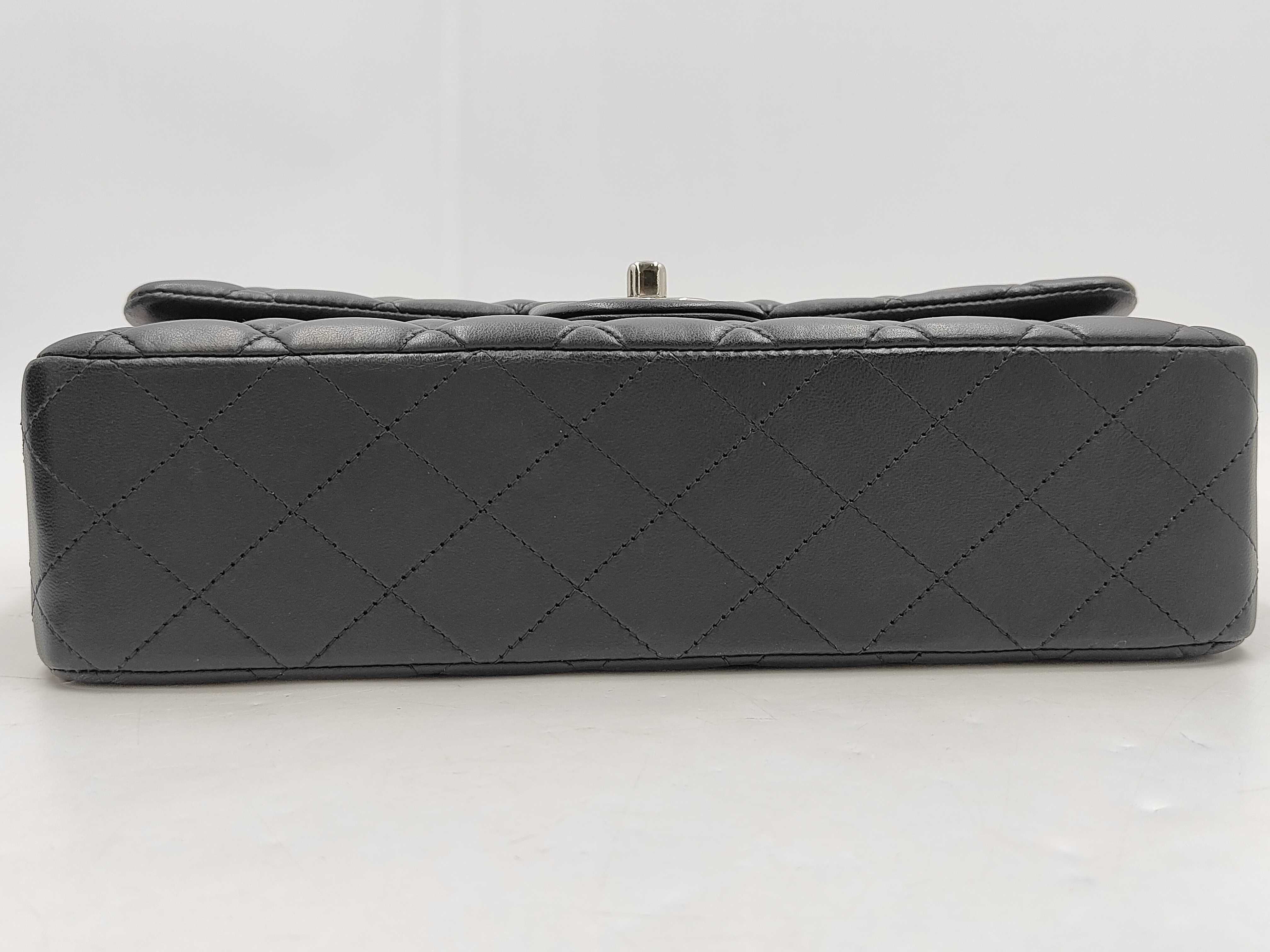 Matelassé 25 Double Flap Chain Shoulder Bag, Lambskin, 24906657 (Shoulder Bag) — view 5