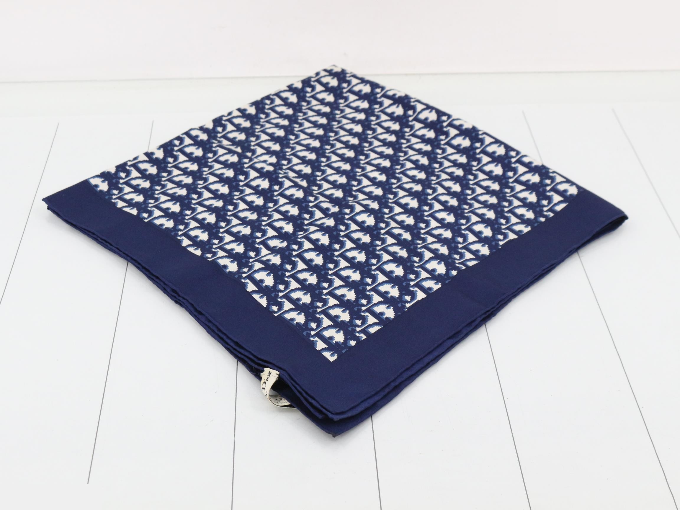 Trotter box logo scarf — view 2