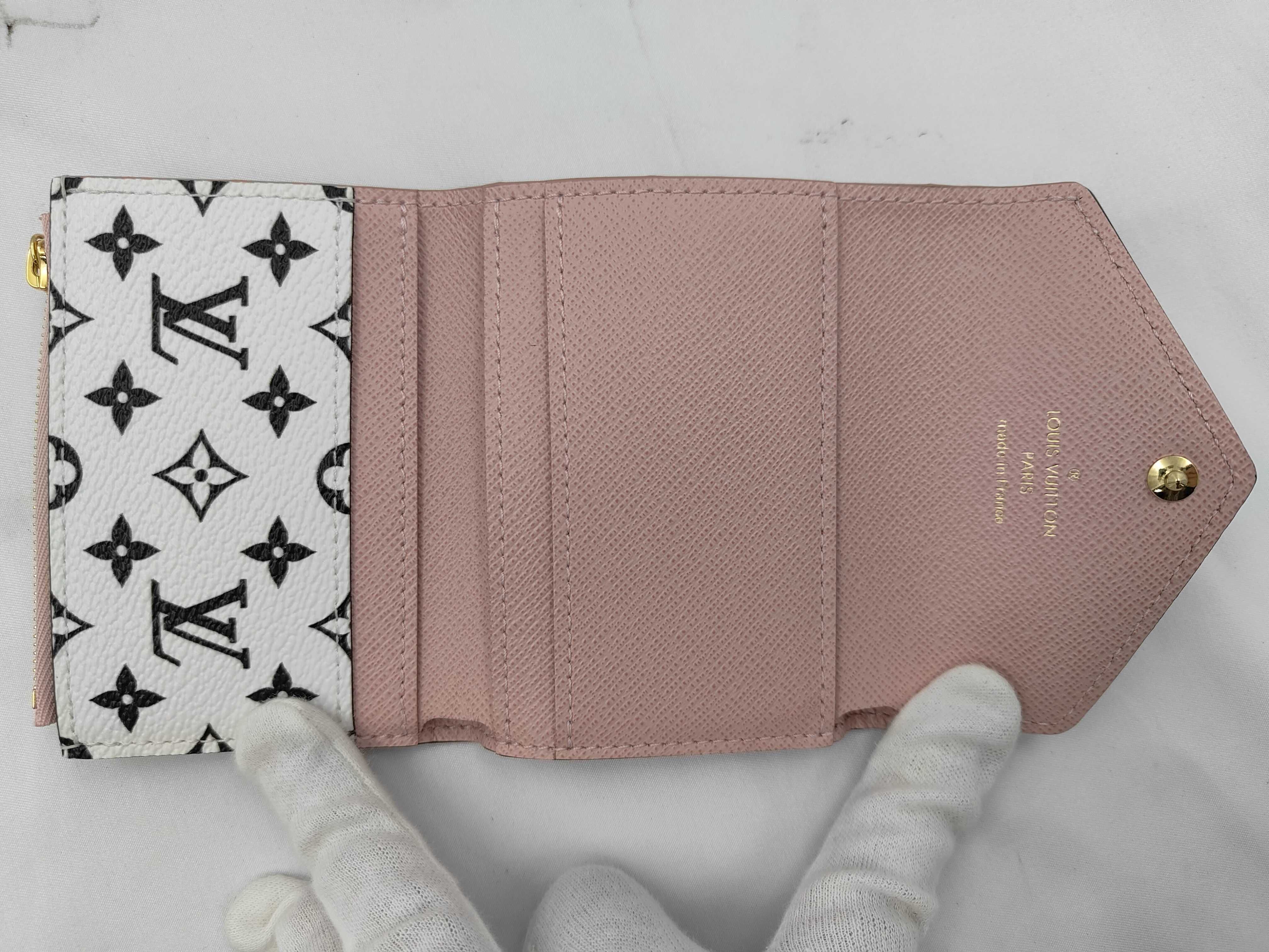 Monogram Giant Portefeuille Zoe M67641 Fold Wallet — view 4