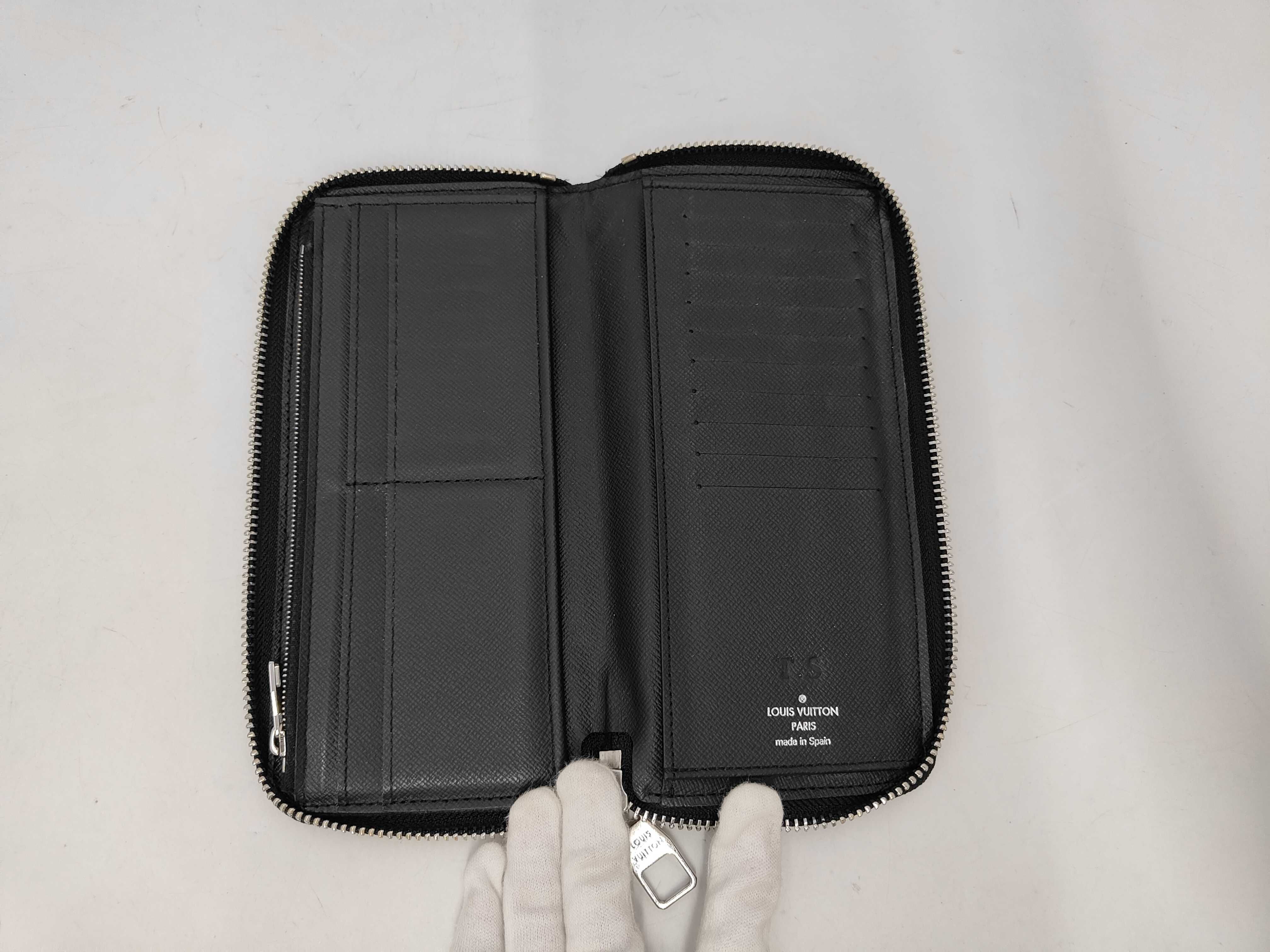 Taiga Zippy Vertical Long Wallet — view 4