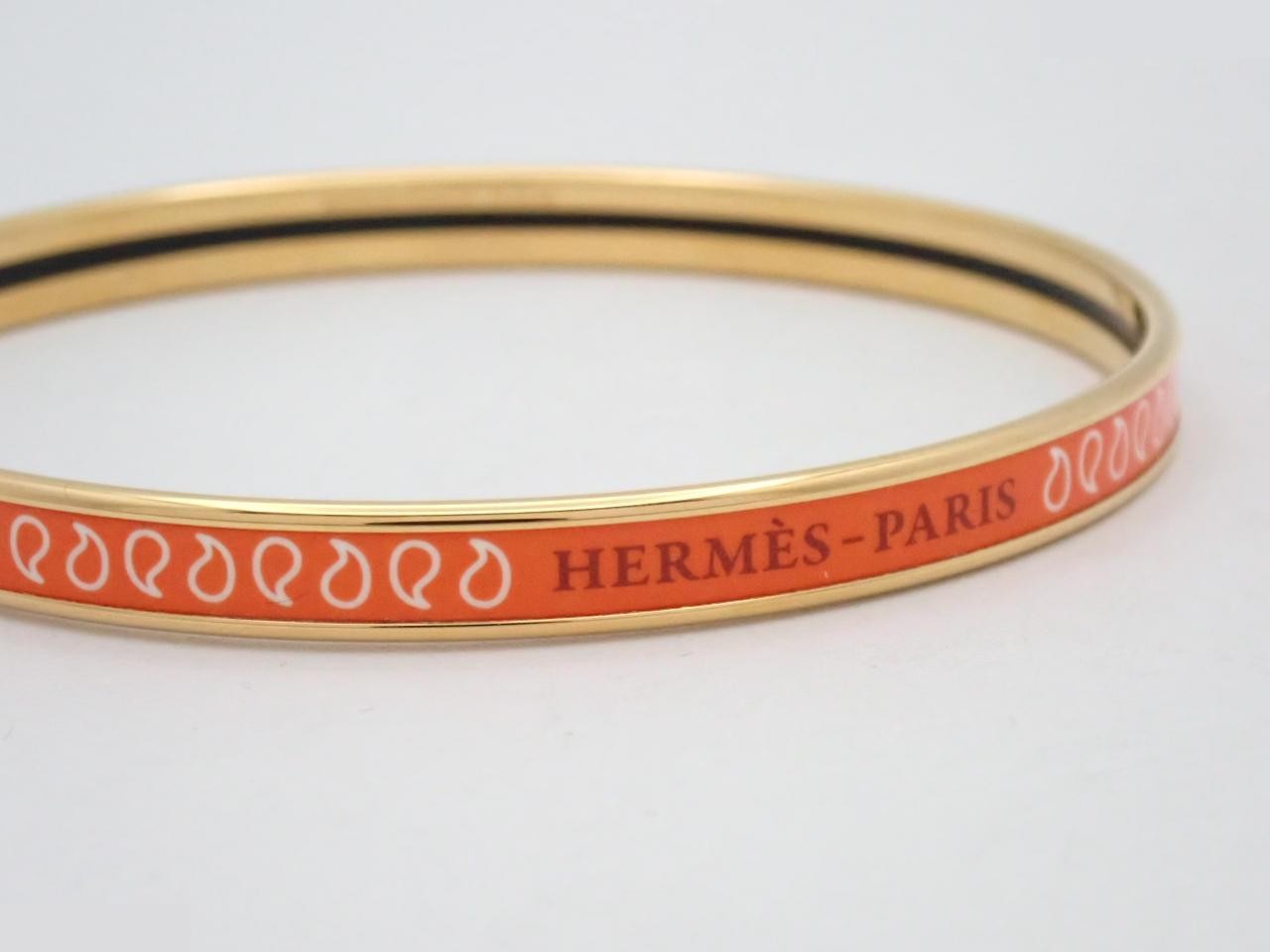 Uni-brand enamel bracelet in orange and gold, wrist circumference approximately 19cm. — view 3