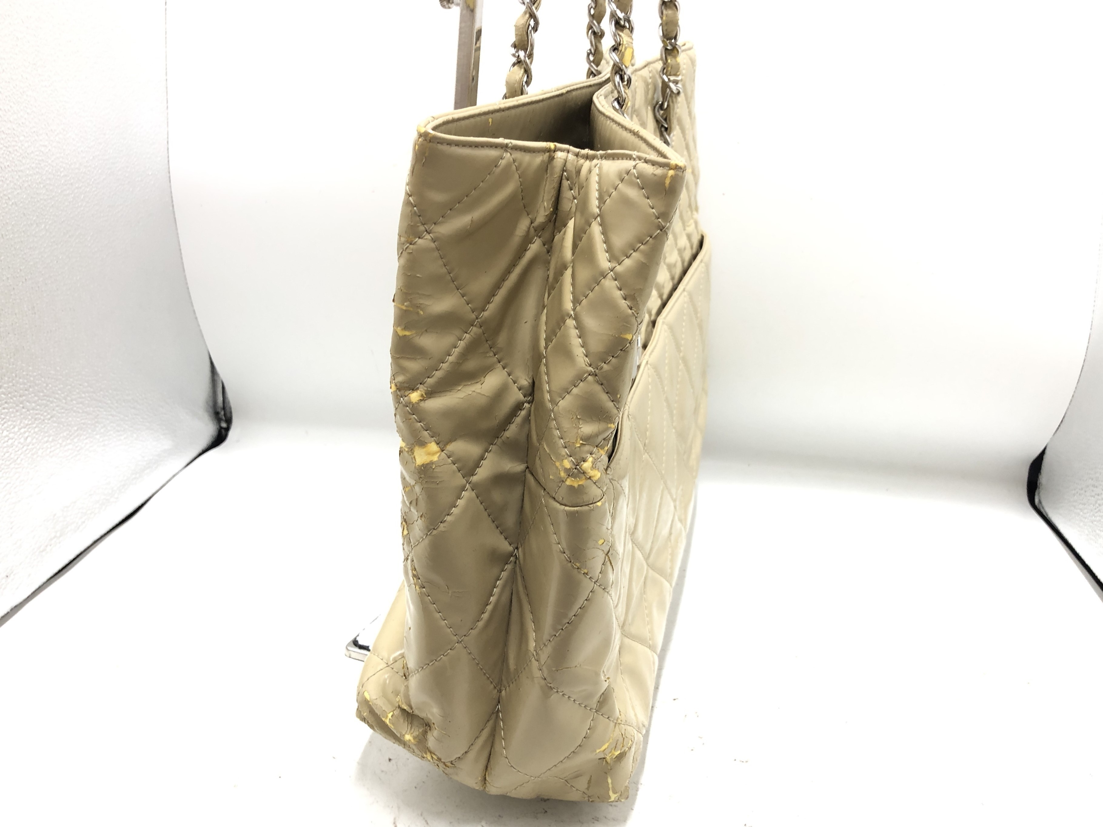 Matelassé chain shoulder bag, with guarantee card and sticker. — view 4