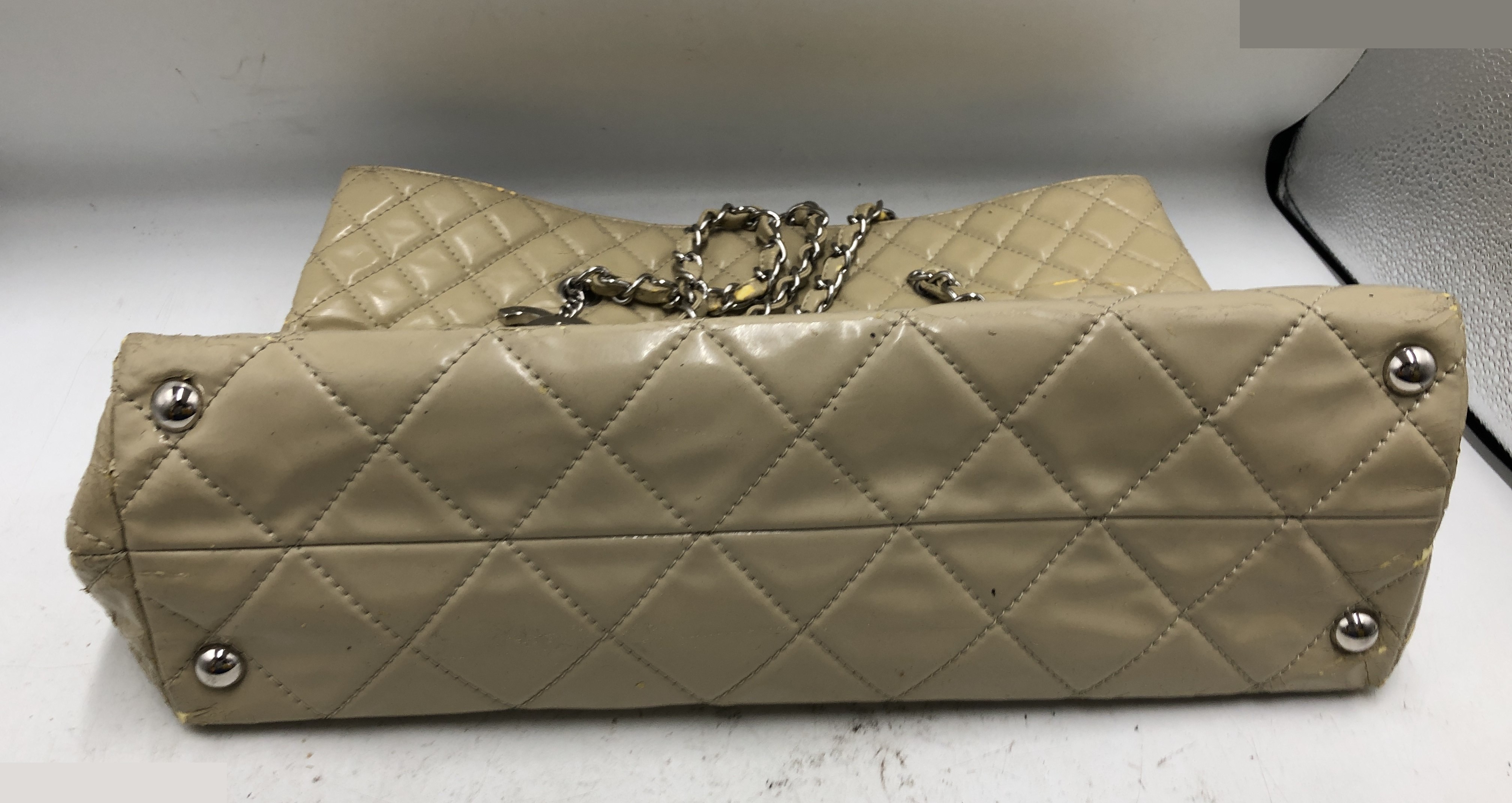 Matelassé chain shoulder bag, with guarantee card and sticker. — view 5