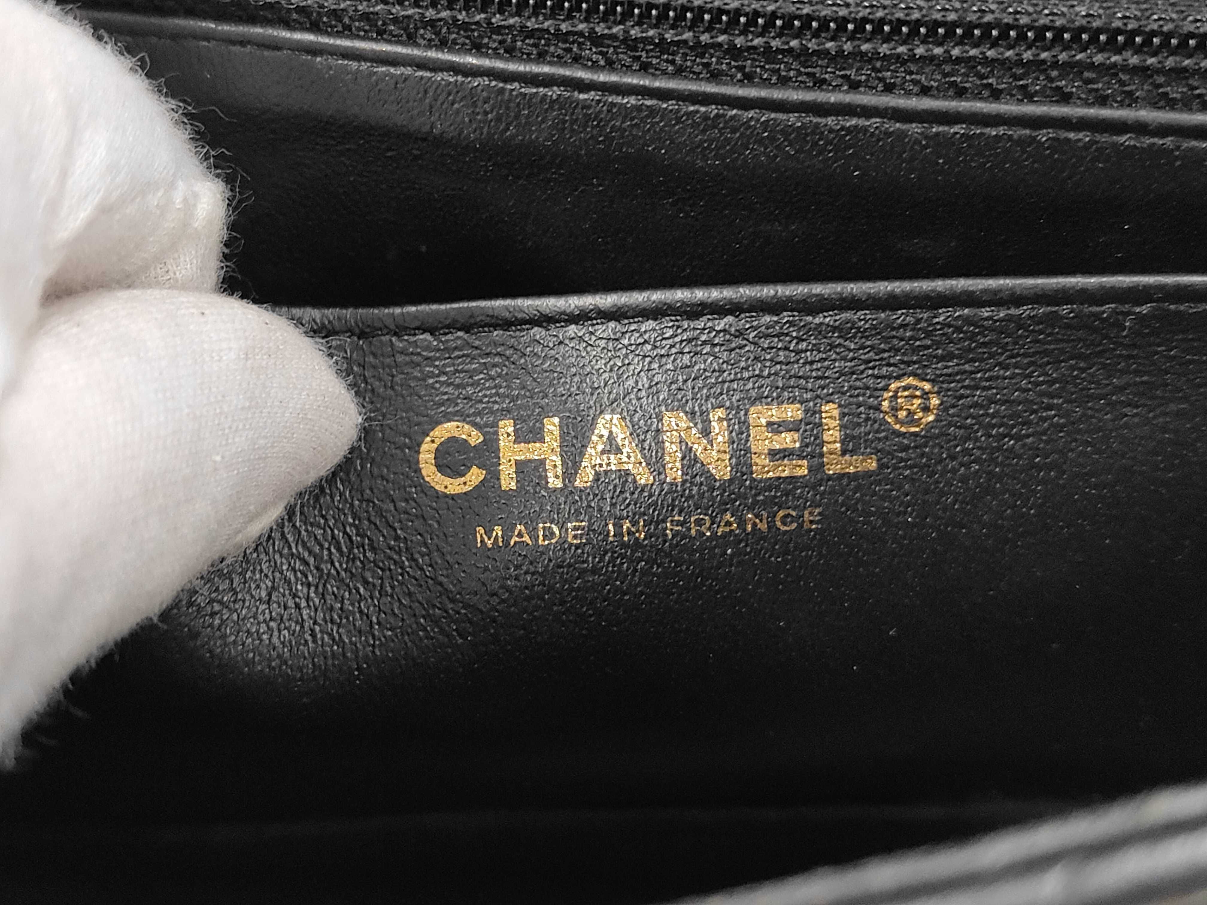 Matelassé 20 V-stitch Chevron Lambskin Gold Hardware Chain Shoulder Bag, Serial Number 28, Black Shoulder Bag — view 10