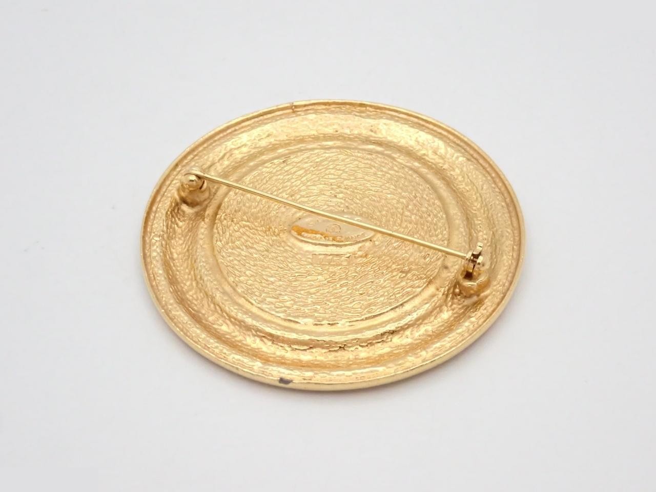 gold — view 2