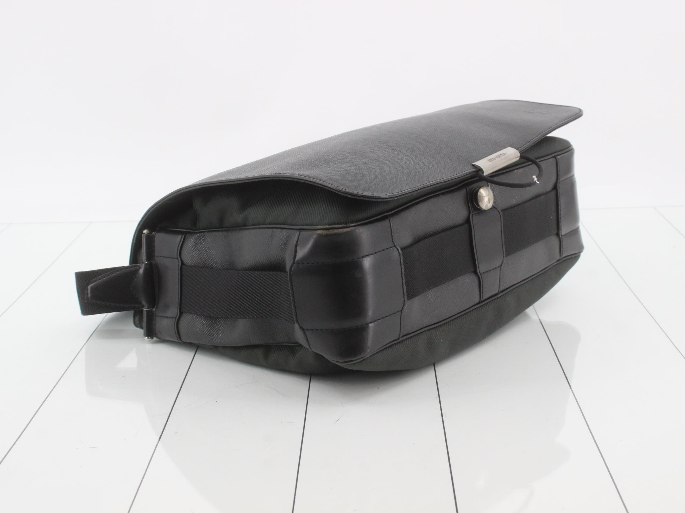 Taiga Victor Ardoise Shoulder Bag — view 5