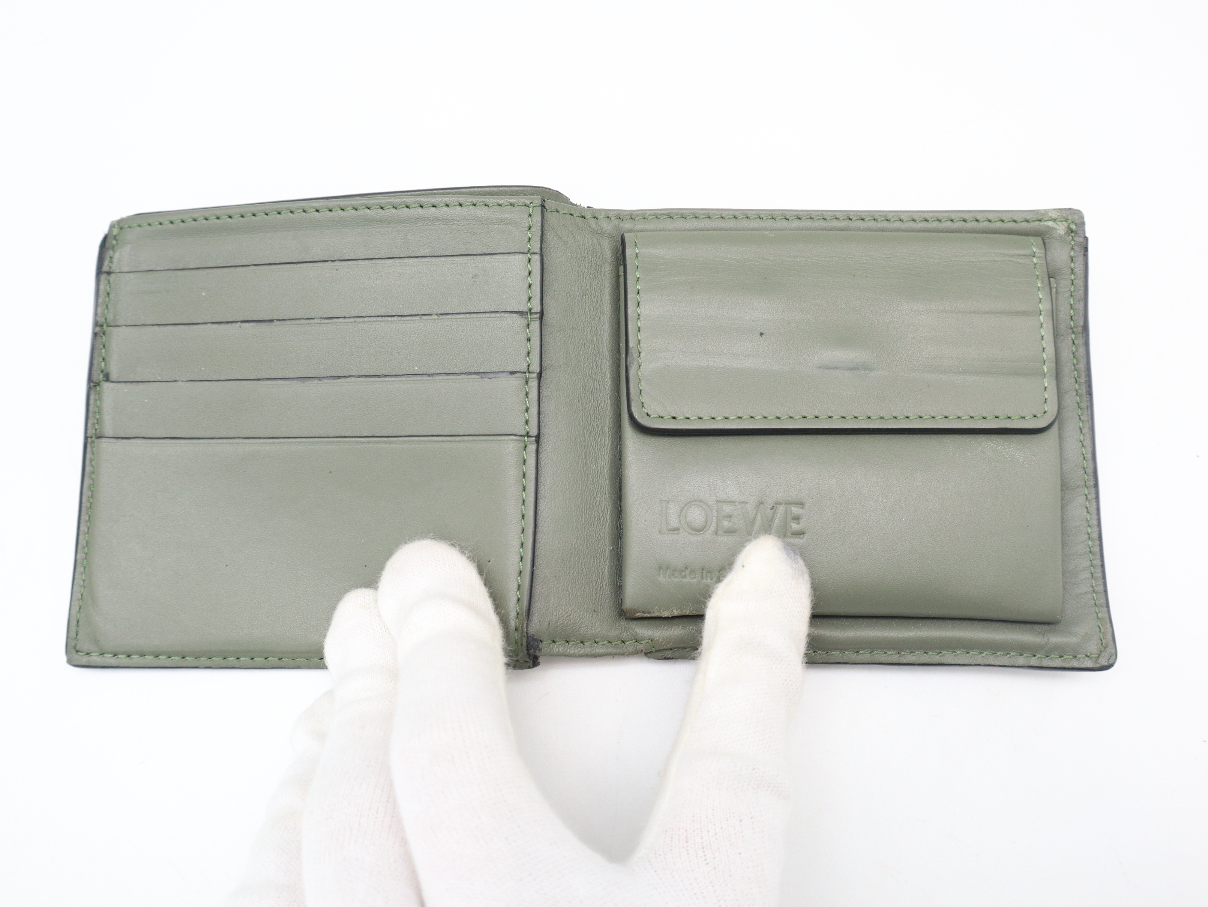 Bifold Leather Wallet, Khaki, with Box and Dust Bag. — view 9