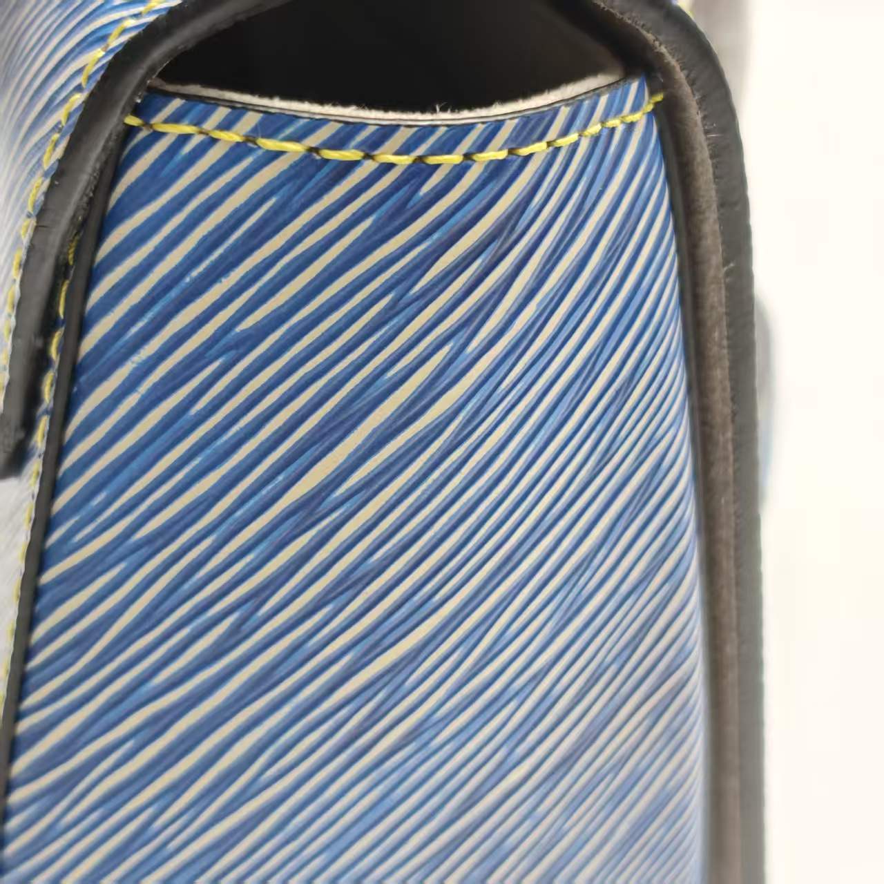 【*Shipped from: China*】LOUIS VUITTON Twist Leather Shoulder Bag — view 12